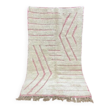 Handmade traditional artisan Berber rug size 150/250 cm.