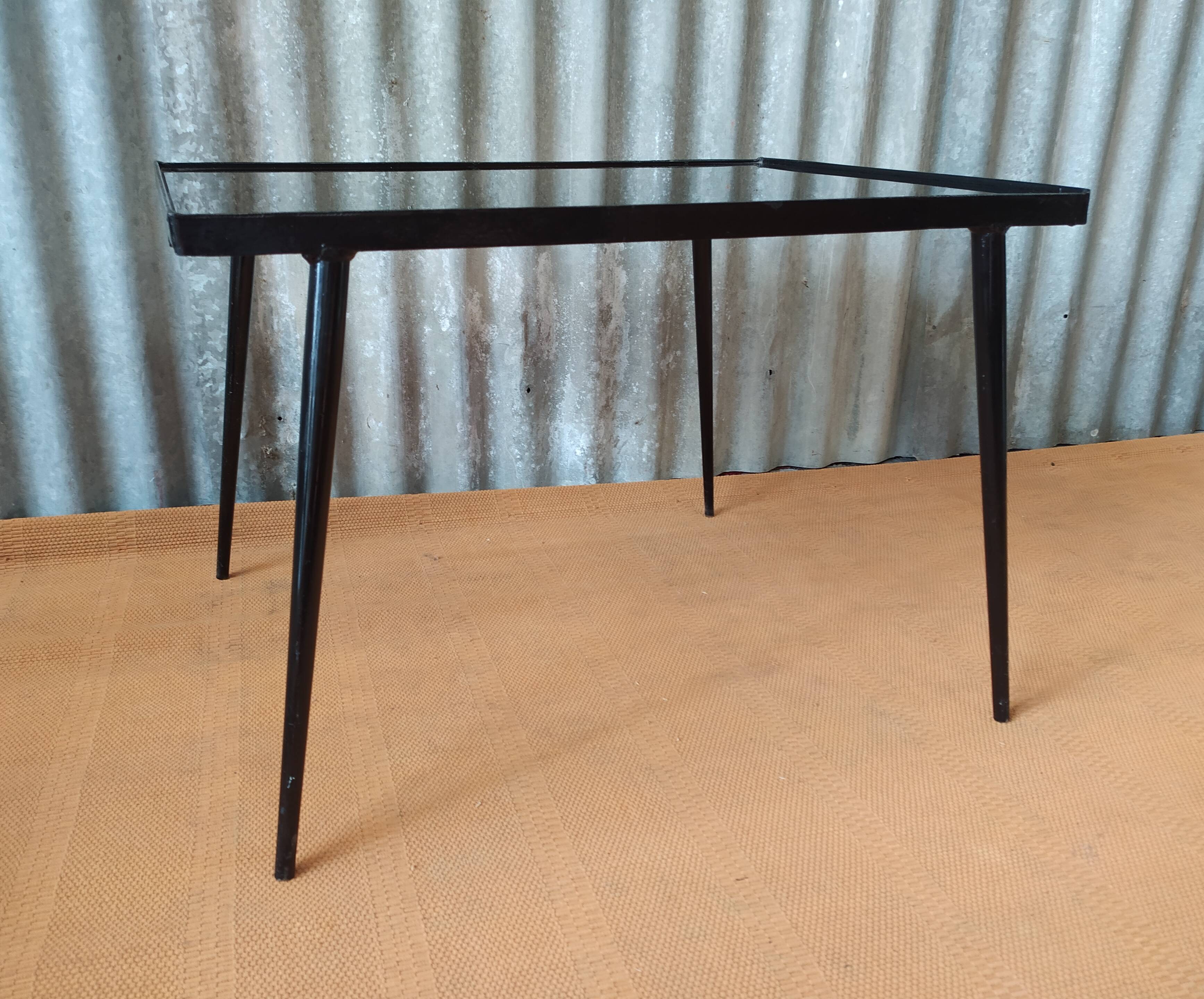 Table bass feet compass