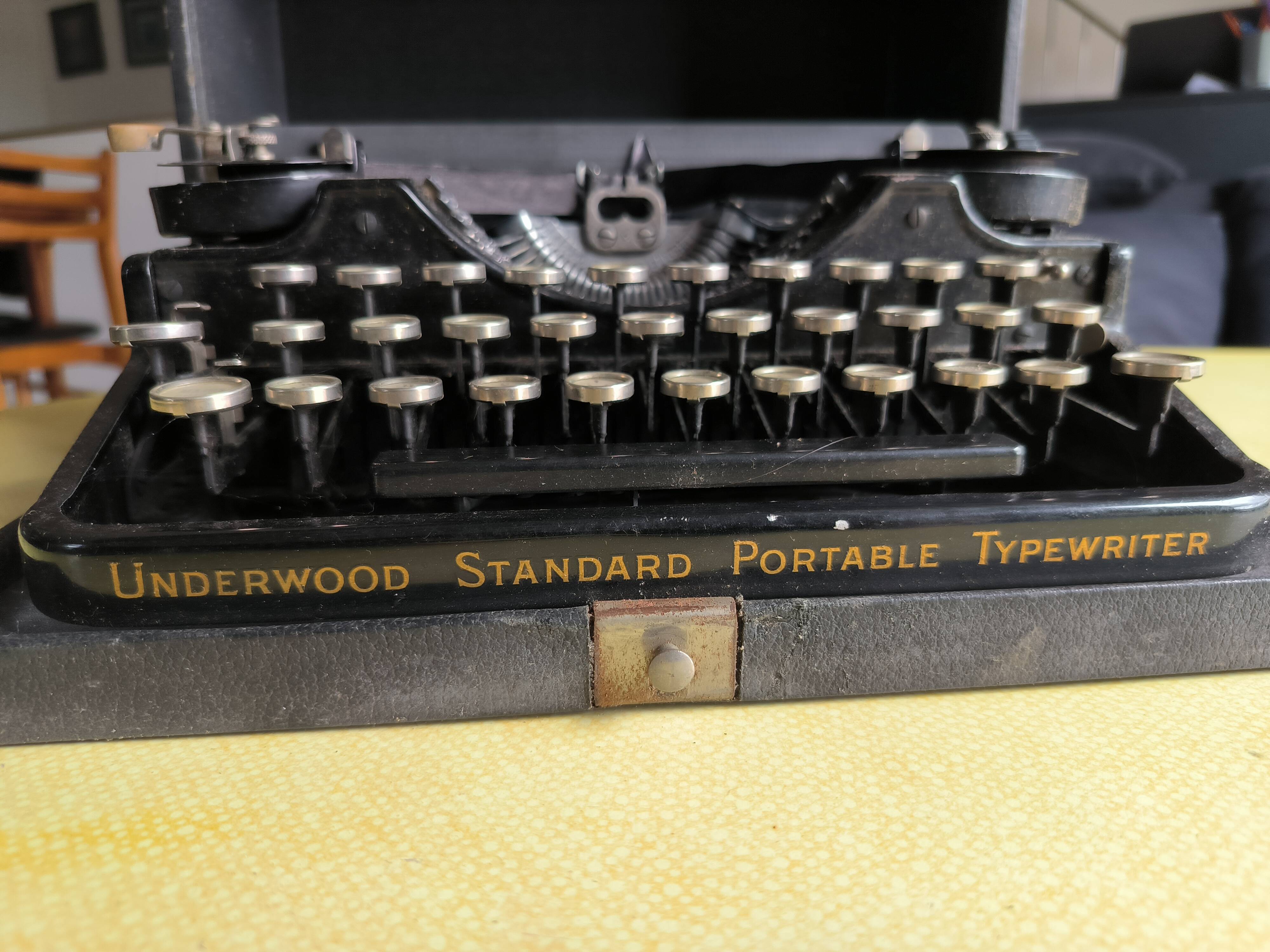 Antique Underwood Standard Portable Typewriter USA 1915-1920