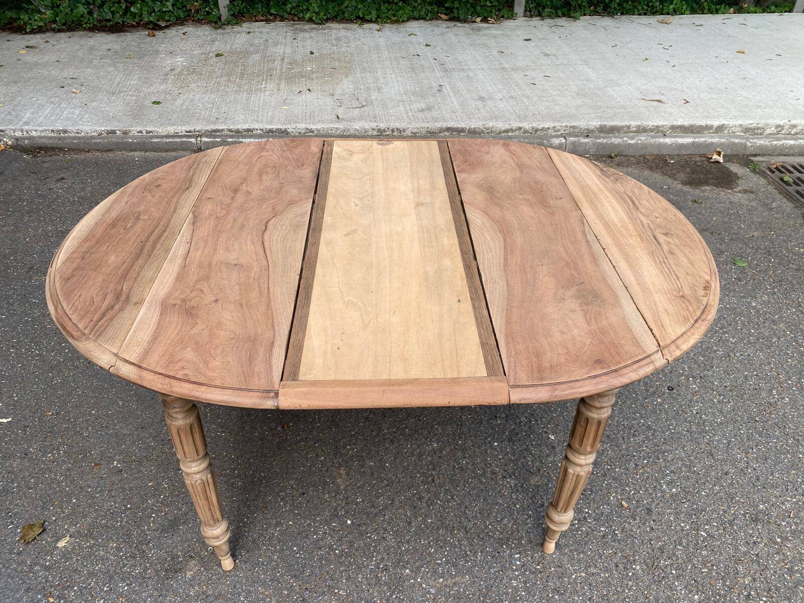 Renovated 18th century solid wood extendable round dining table with shutters