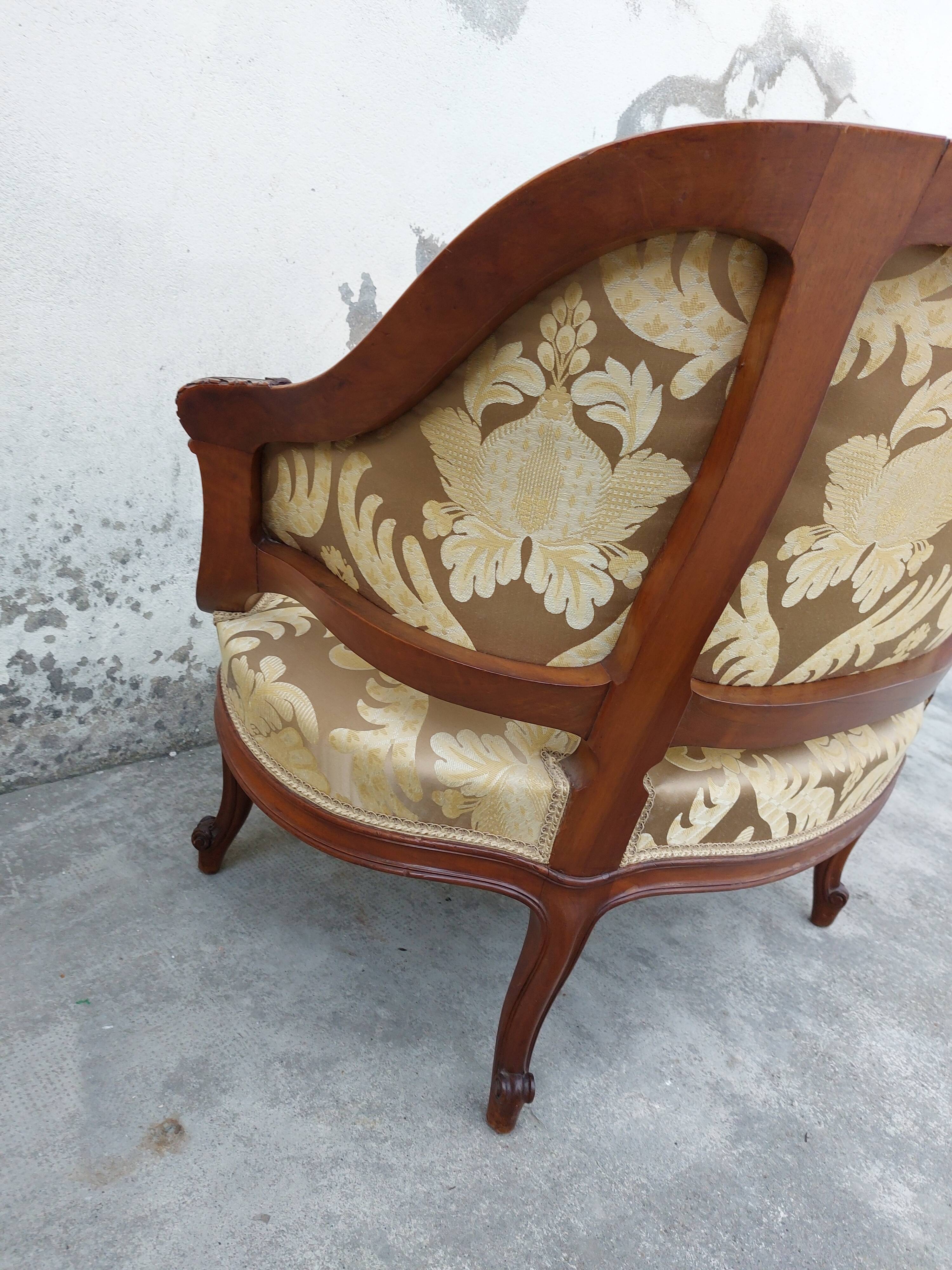 Fauteuil bergère louis XV en Noyer sculpté