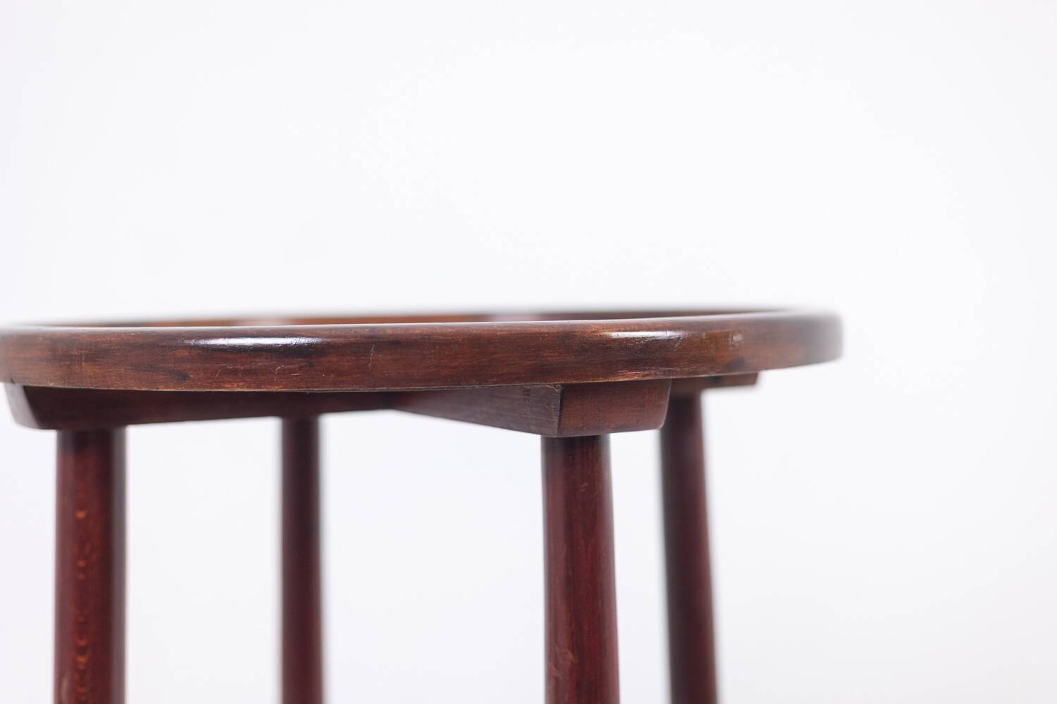 Thonet. Pair of side tables with 2 tops in stained beech. 1900s.