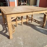 Extendable oak table