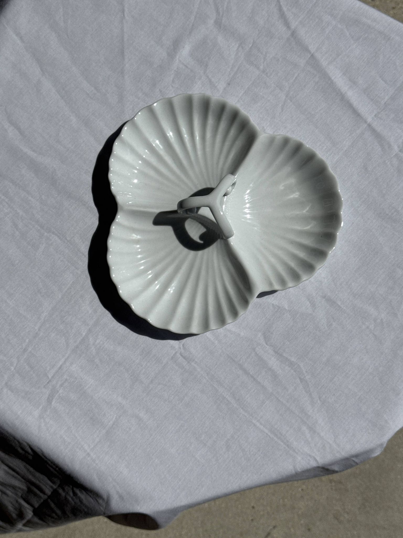 Vintage serving dish in white porcelain with shells MP Samie D26 H4