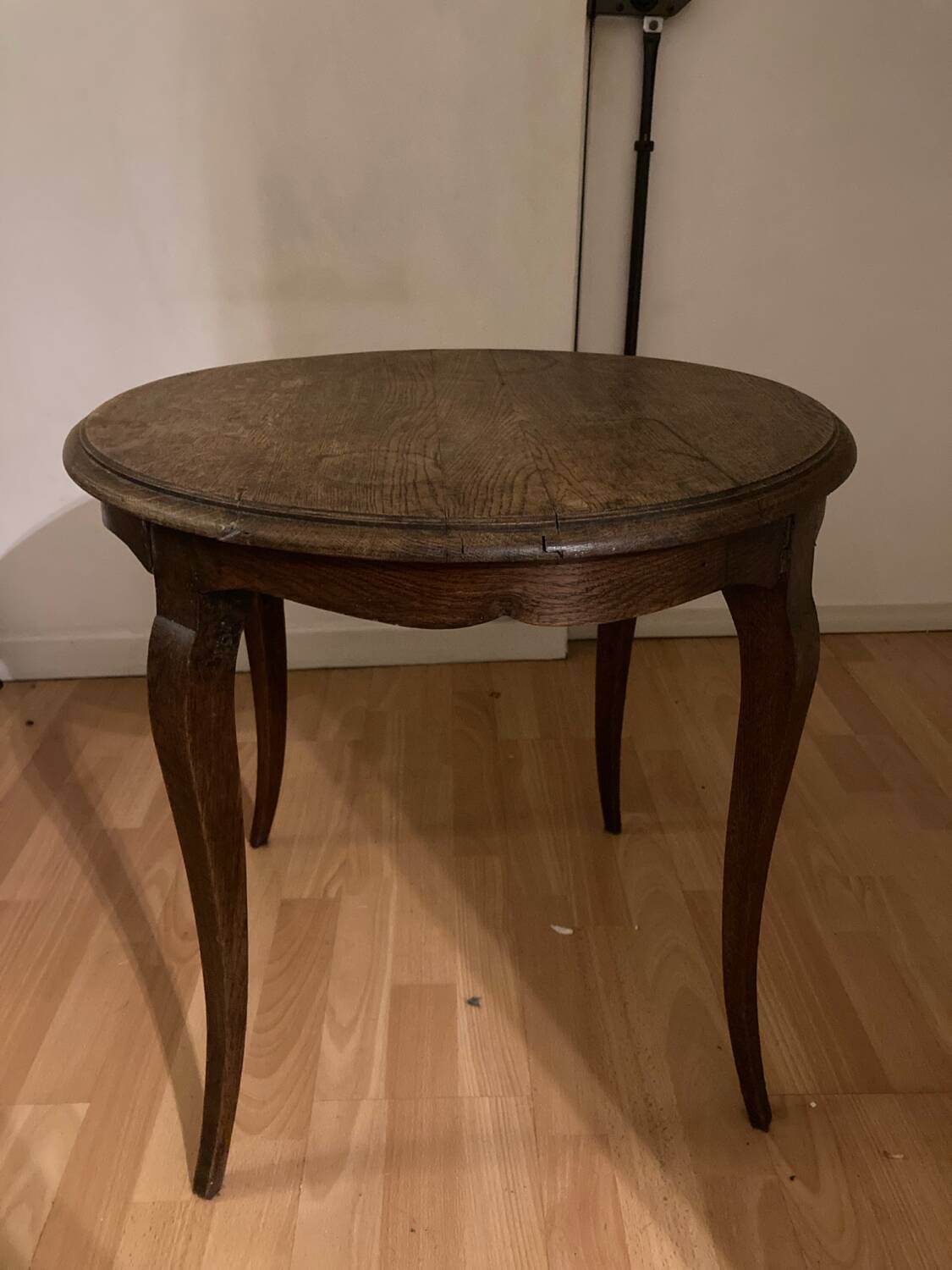 Round coffee table