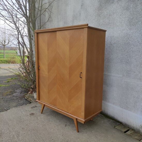 Compass foot cabinet