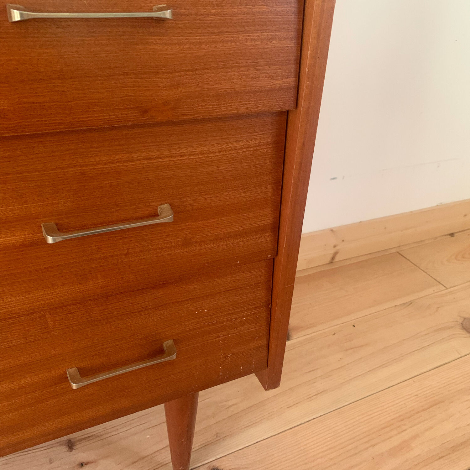 Commode années 50 pieds fuseaux