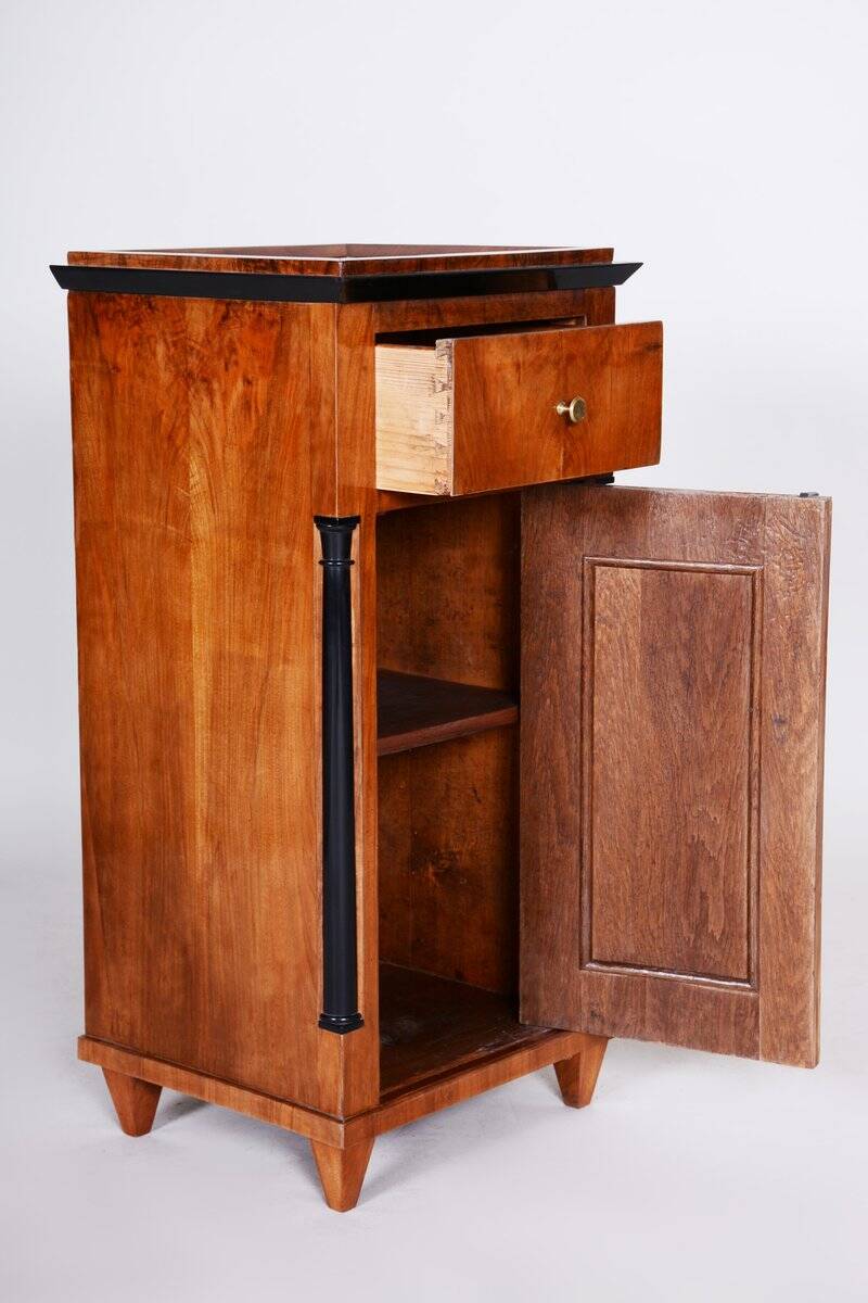 Biedermeier Side Table in Walnut, Germany, 1830s