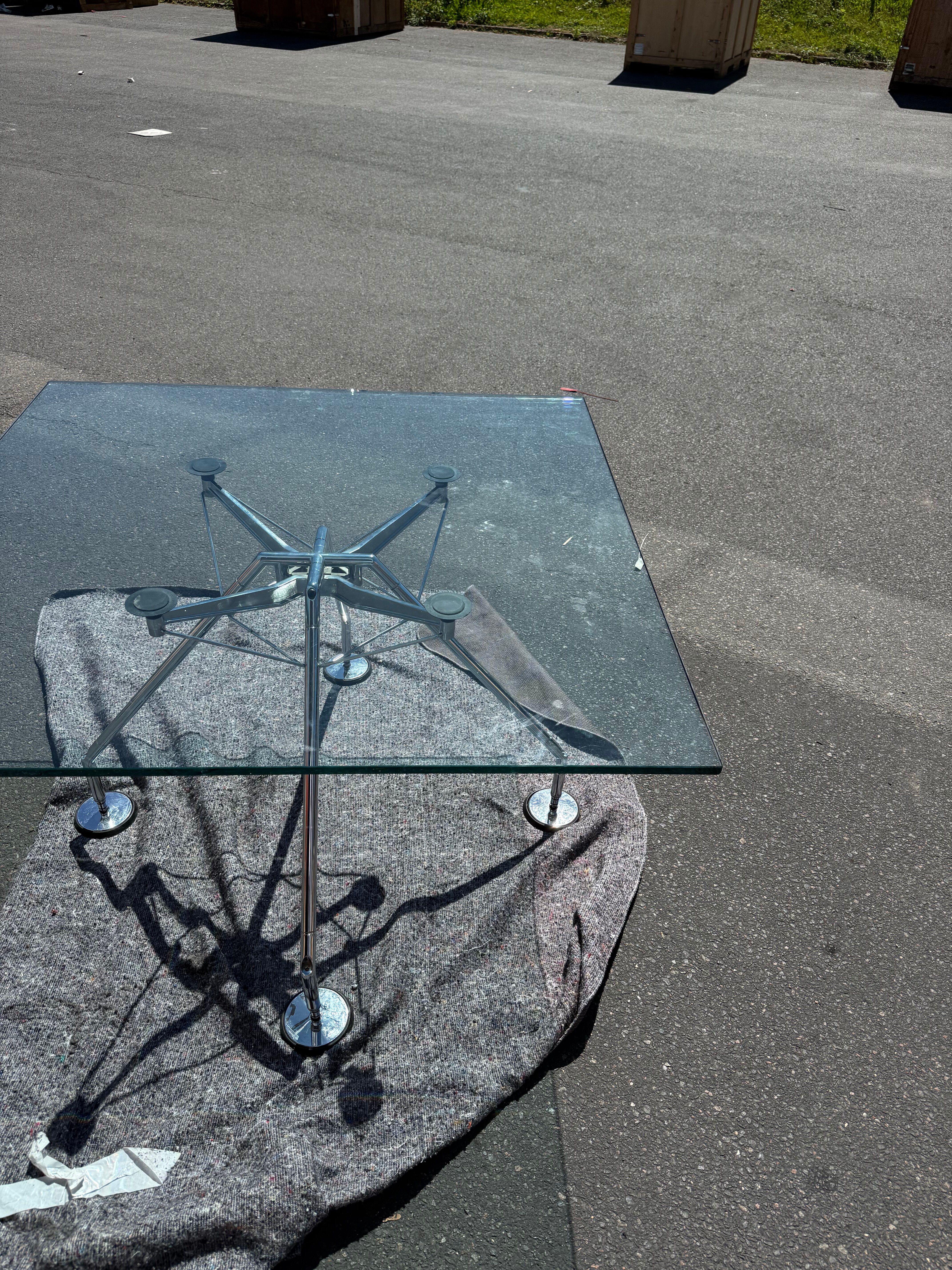 Table Nomos Norman Foster 120cm