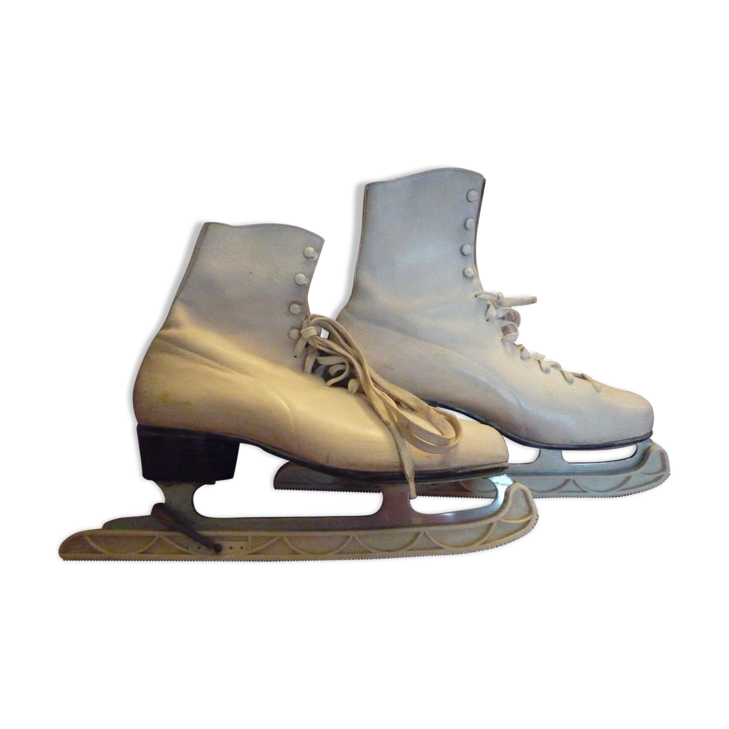 Vintage size 41 ice skates