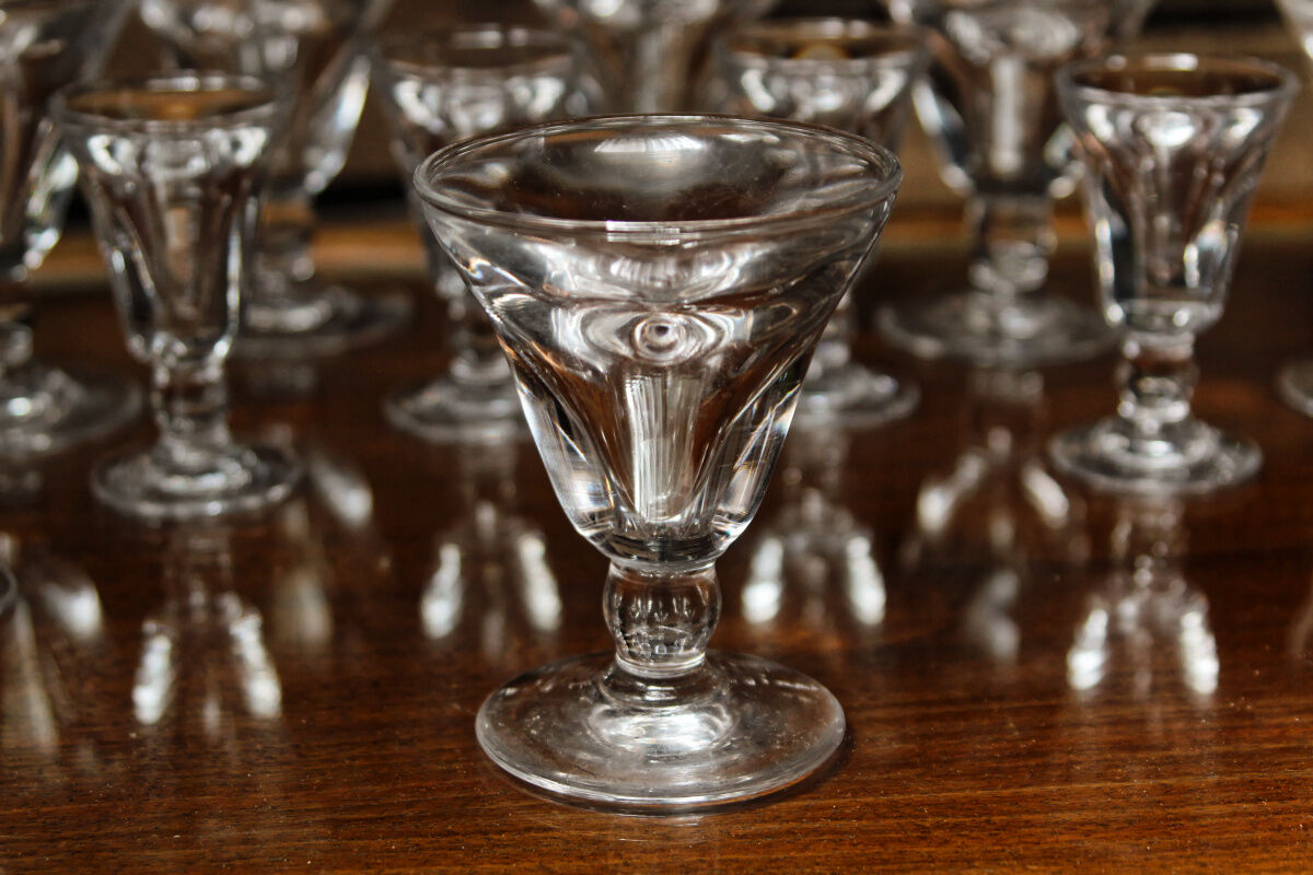 12 "boss glasses" or "scoundrels" in blown glass late 19th century, early 10th century