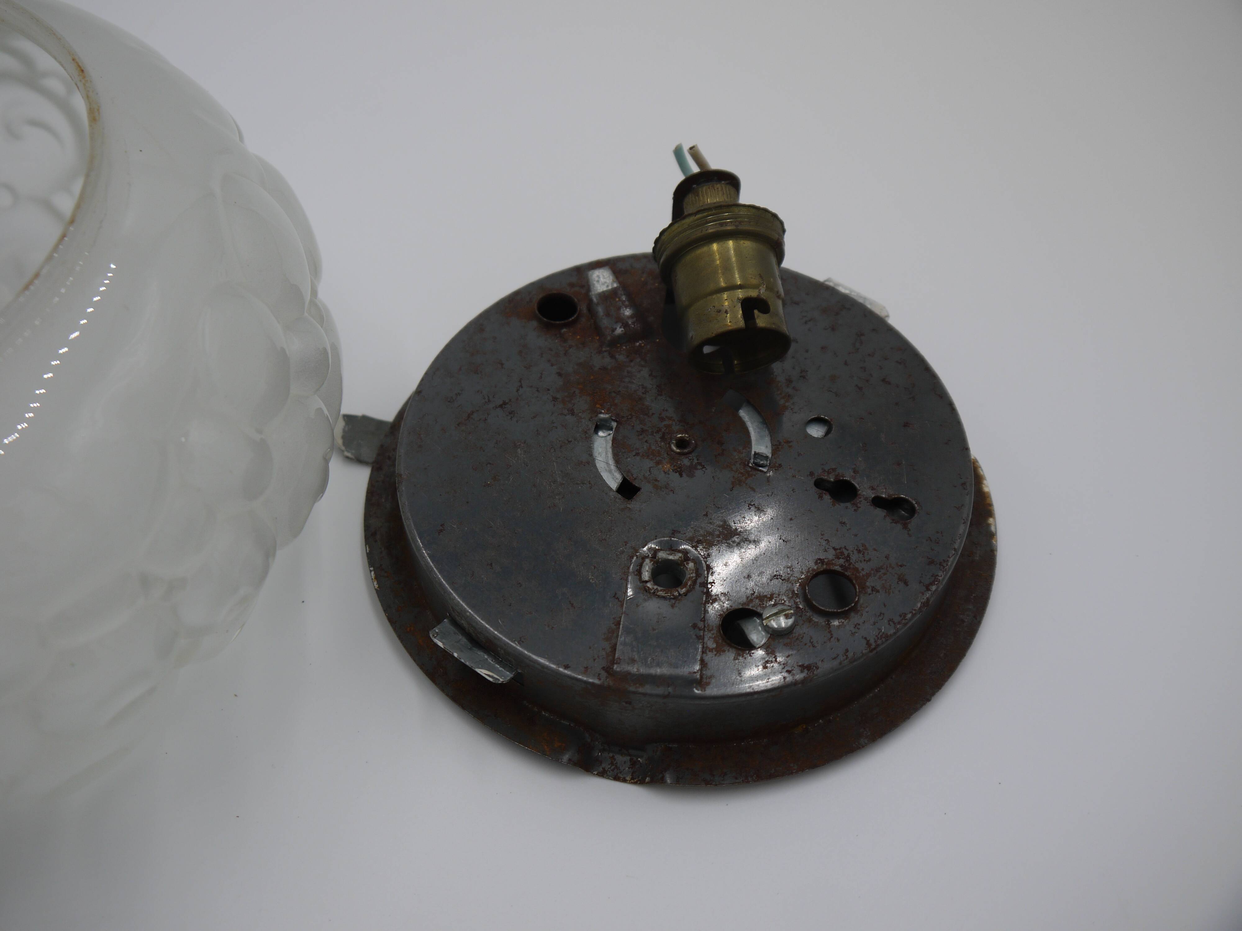 Round ceiling lamp made of molded glass