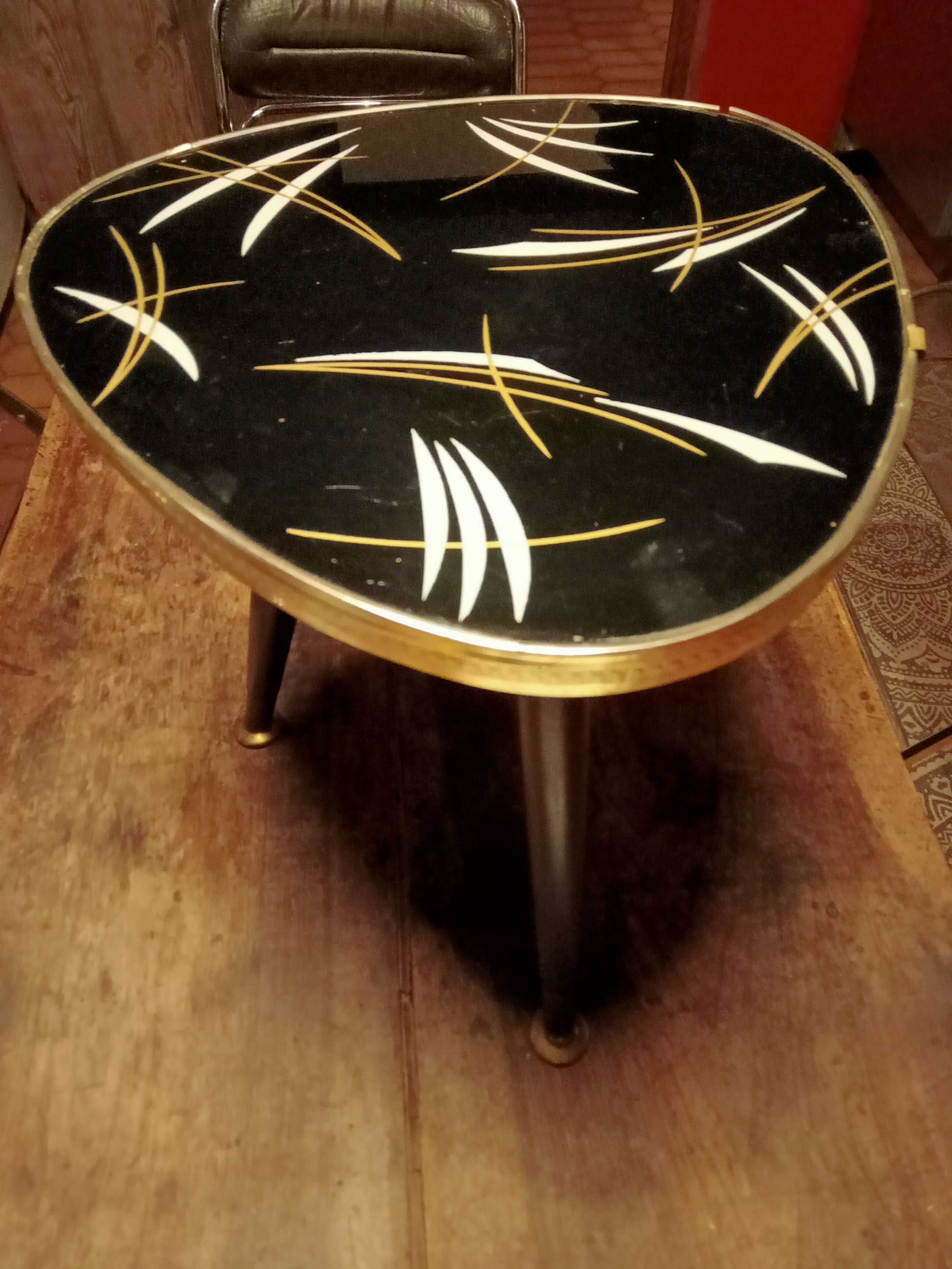 Tripod sofa end