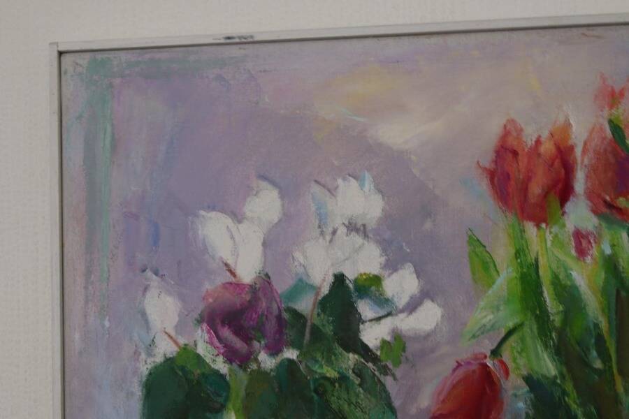 Huile sur toile suédoise d'époque mi-siècle – « Nature morte avec des tulipes » par Ove Månsson – vintage et encadrée – 51 × 62 cm (20,1" × 24,4")