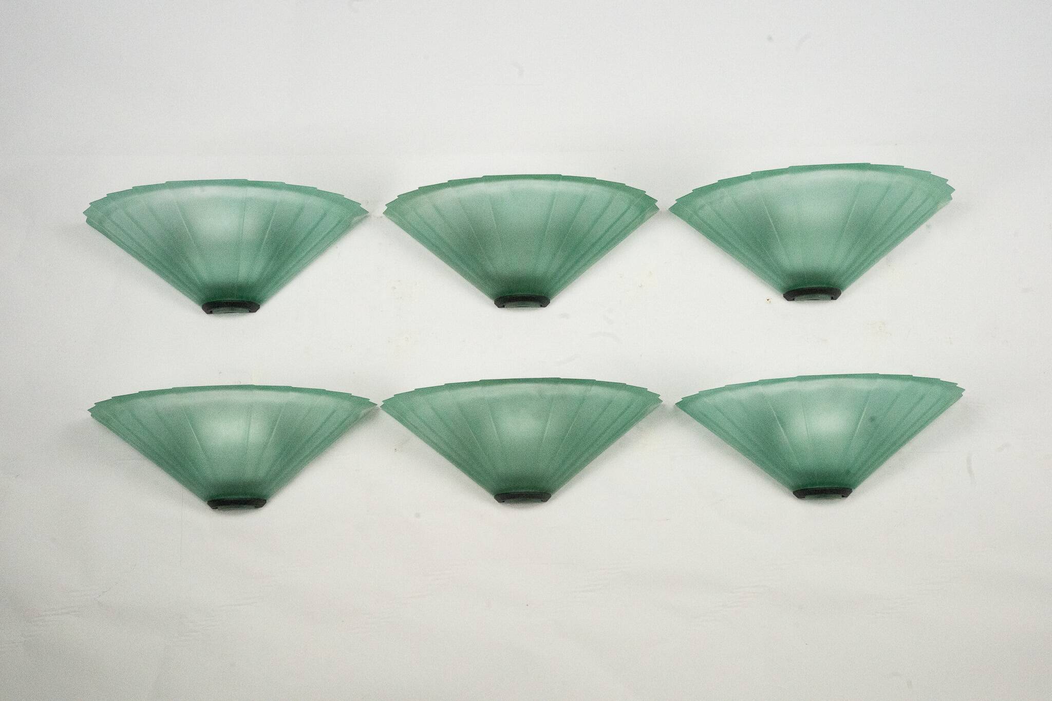 Set of six De Majo sconces in thick green murano glass. Italy 1980s
