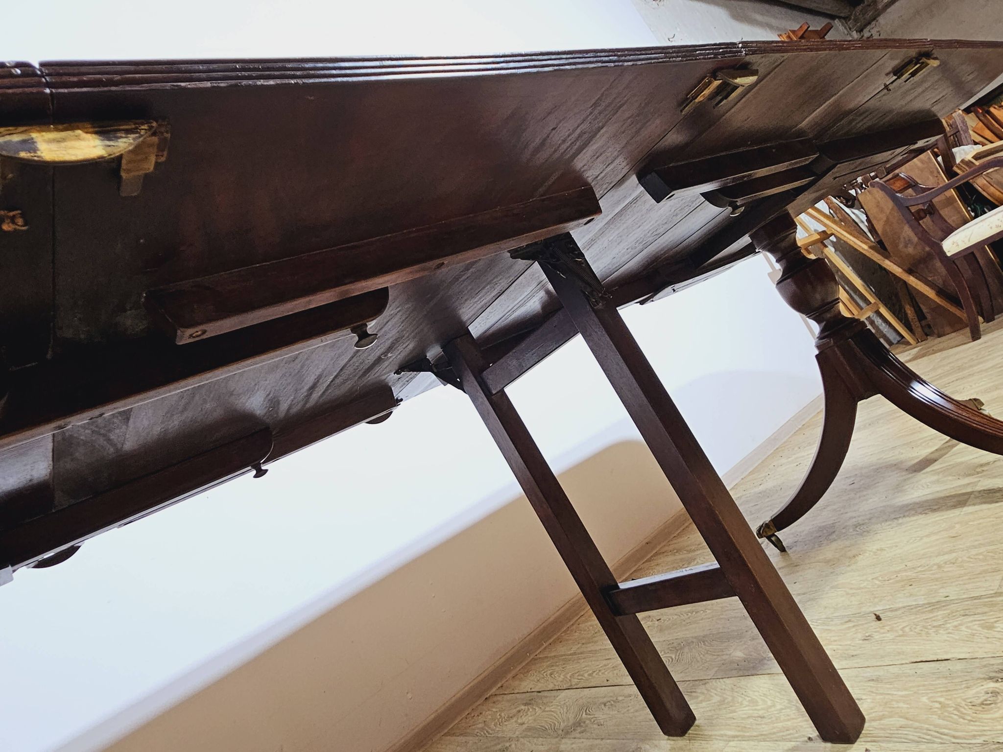 Elegant Dining Table, 2nd half of the 19th Century - Classic/Walnut