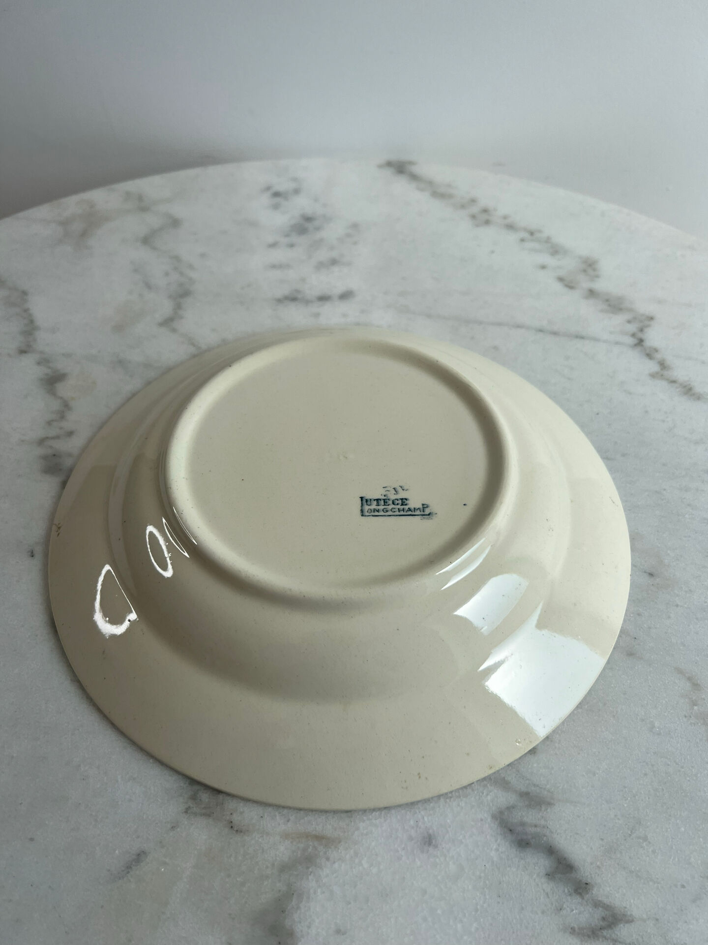 Assiette creuse Longchamp Lutèce en terre de fer