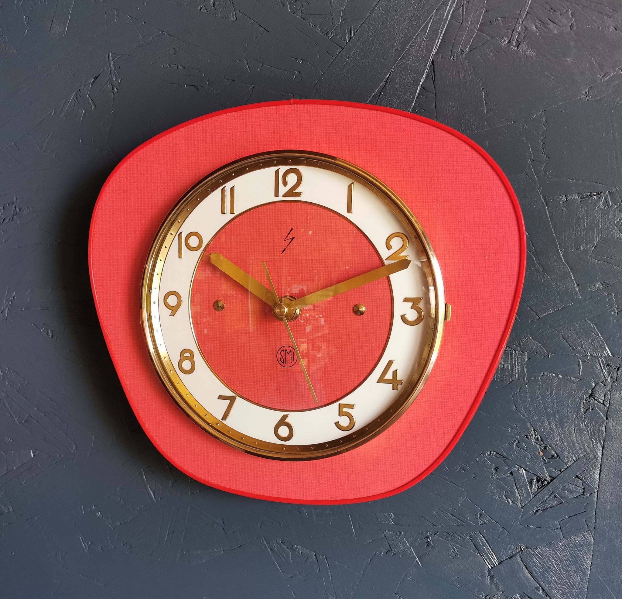 Horloge formica vintage pendule murale silencieuse trapèze "SMI rouge"