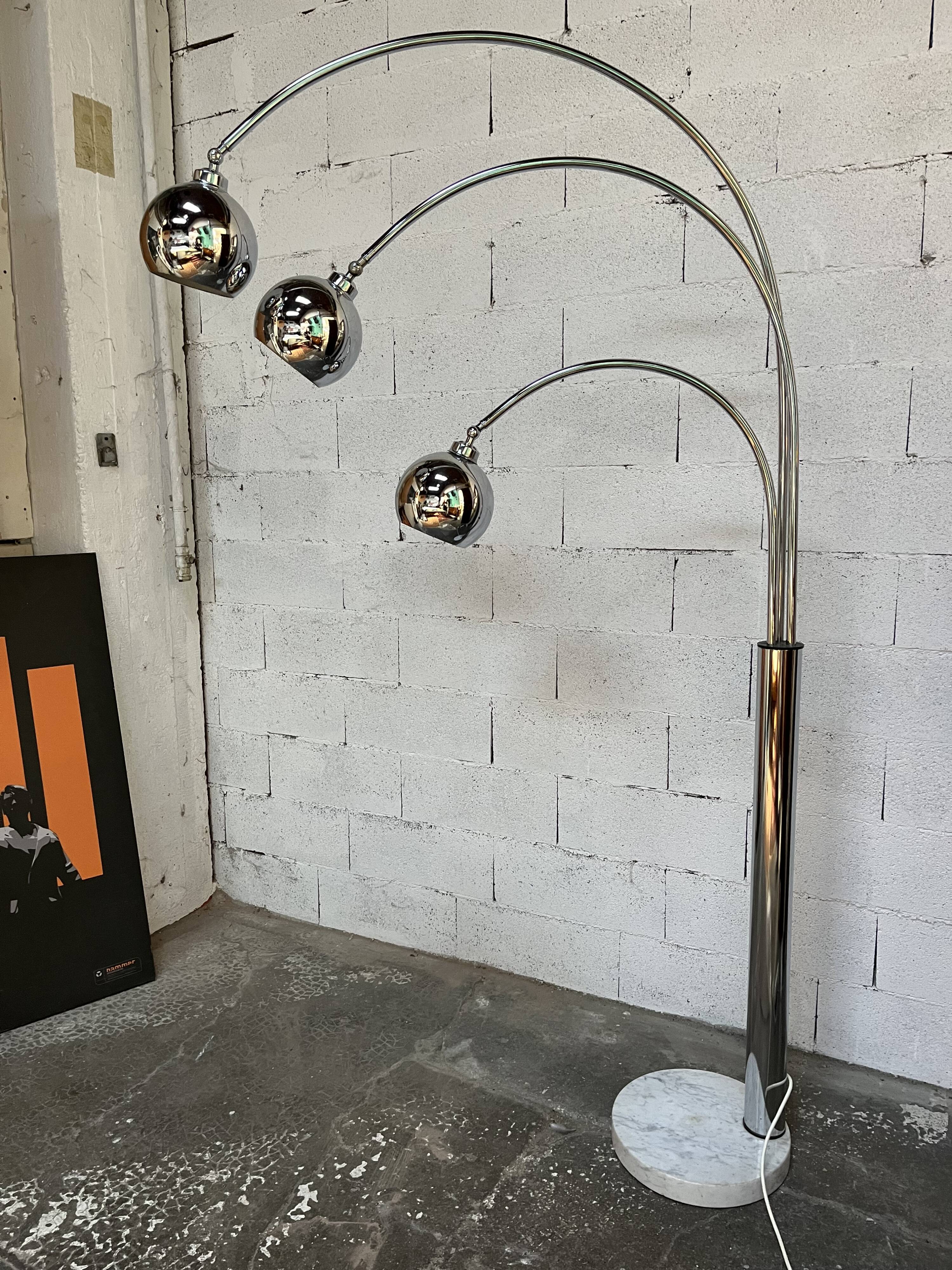 Lily of the valley floor lamp 1970 design Goffredo Reggiani