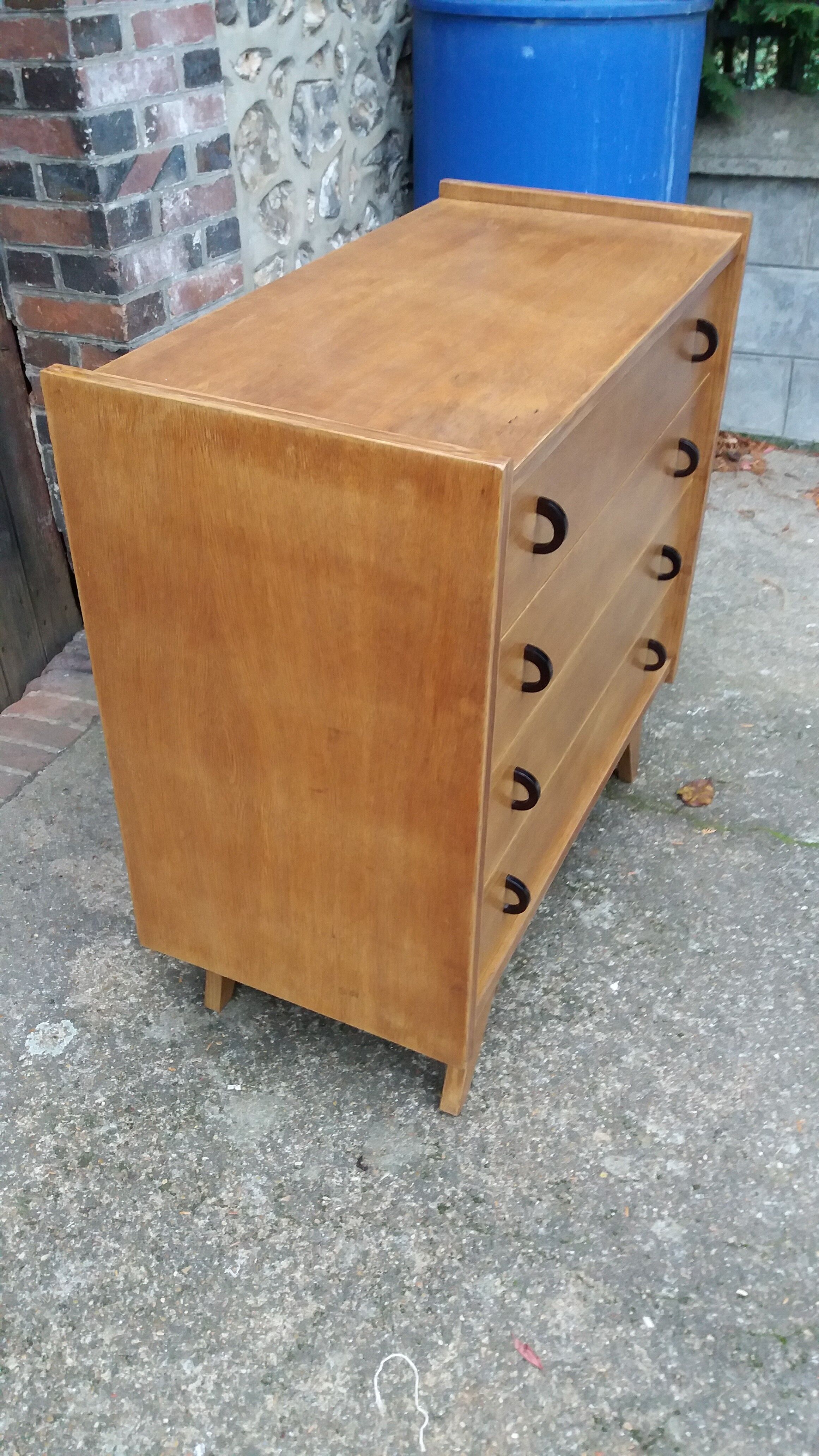 Chest of drawers compass feet