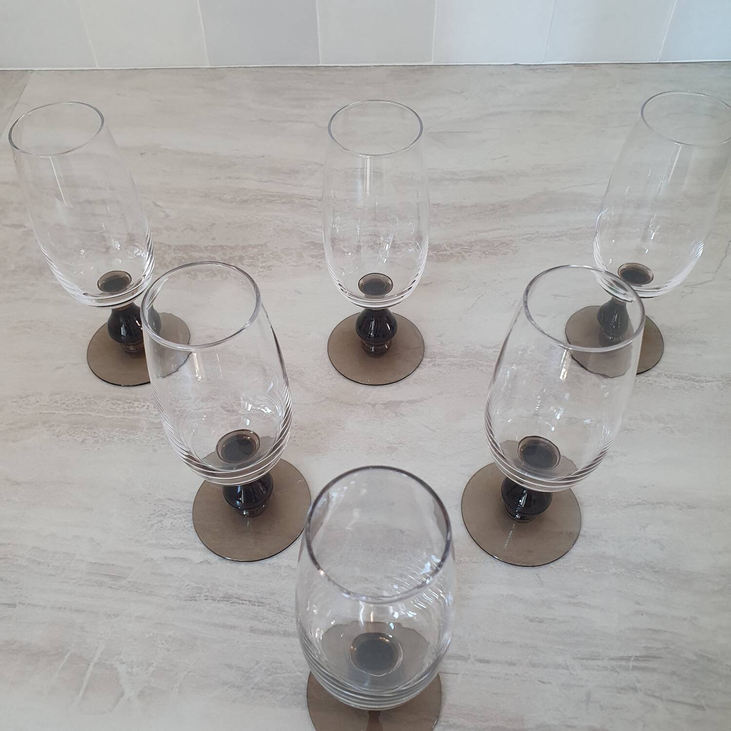 Champagne flutes with smoked brown glass feet