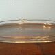 Plat de service vintage en verre transparent et bordures moulées en verre opaque avec dorure