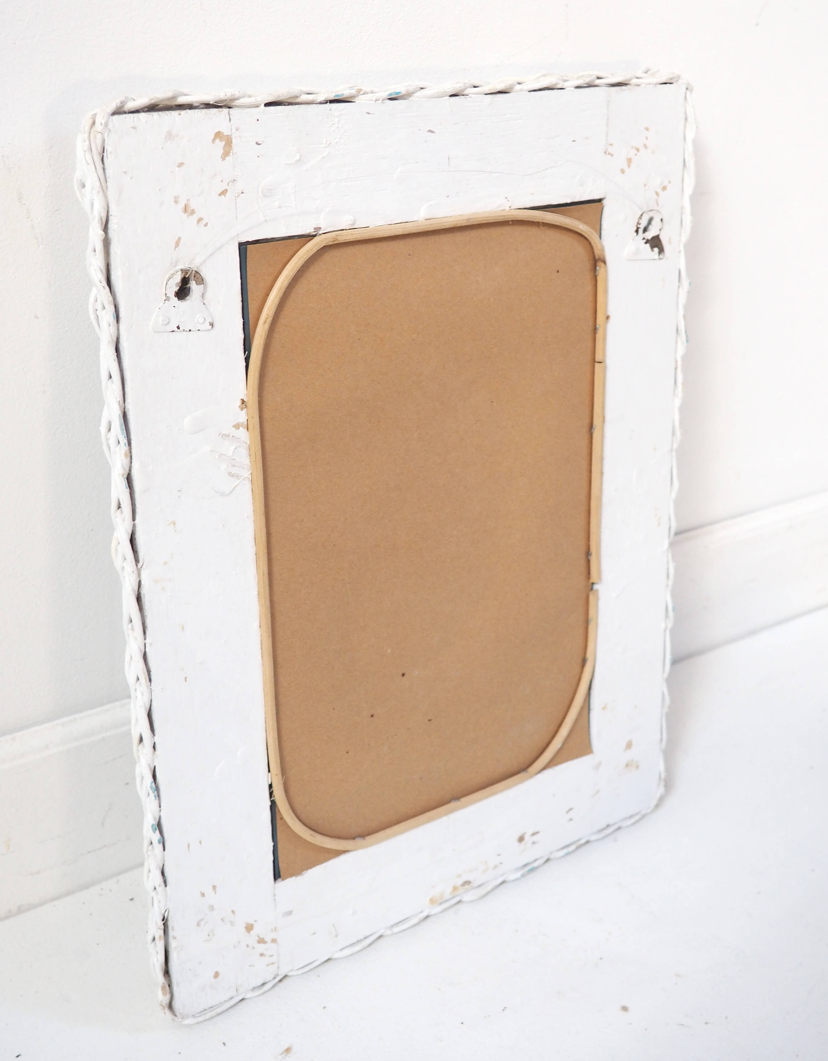 White rattan mirror 27x40cm