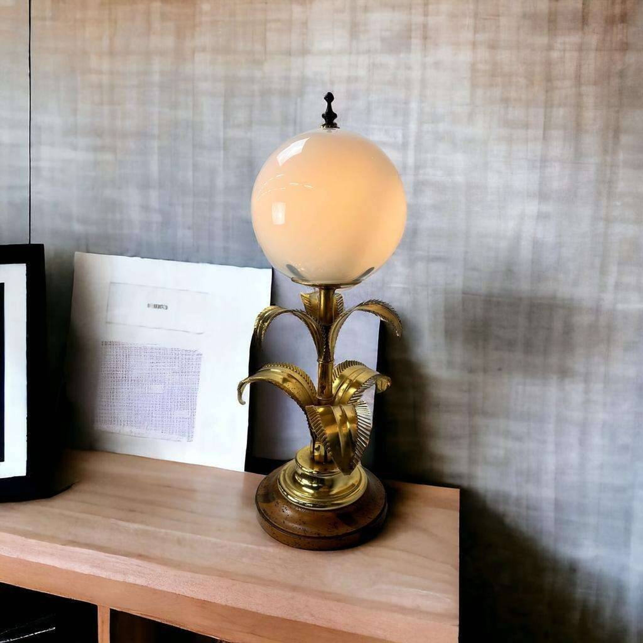LAMPE DE TABLE HAUTE VINTAGE AVEC PALMIERS "DORÉS", STYLE HANS KÖGL