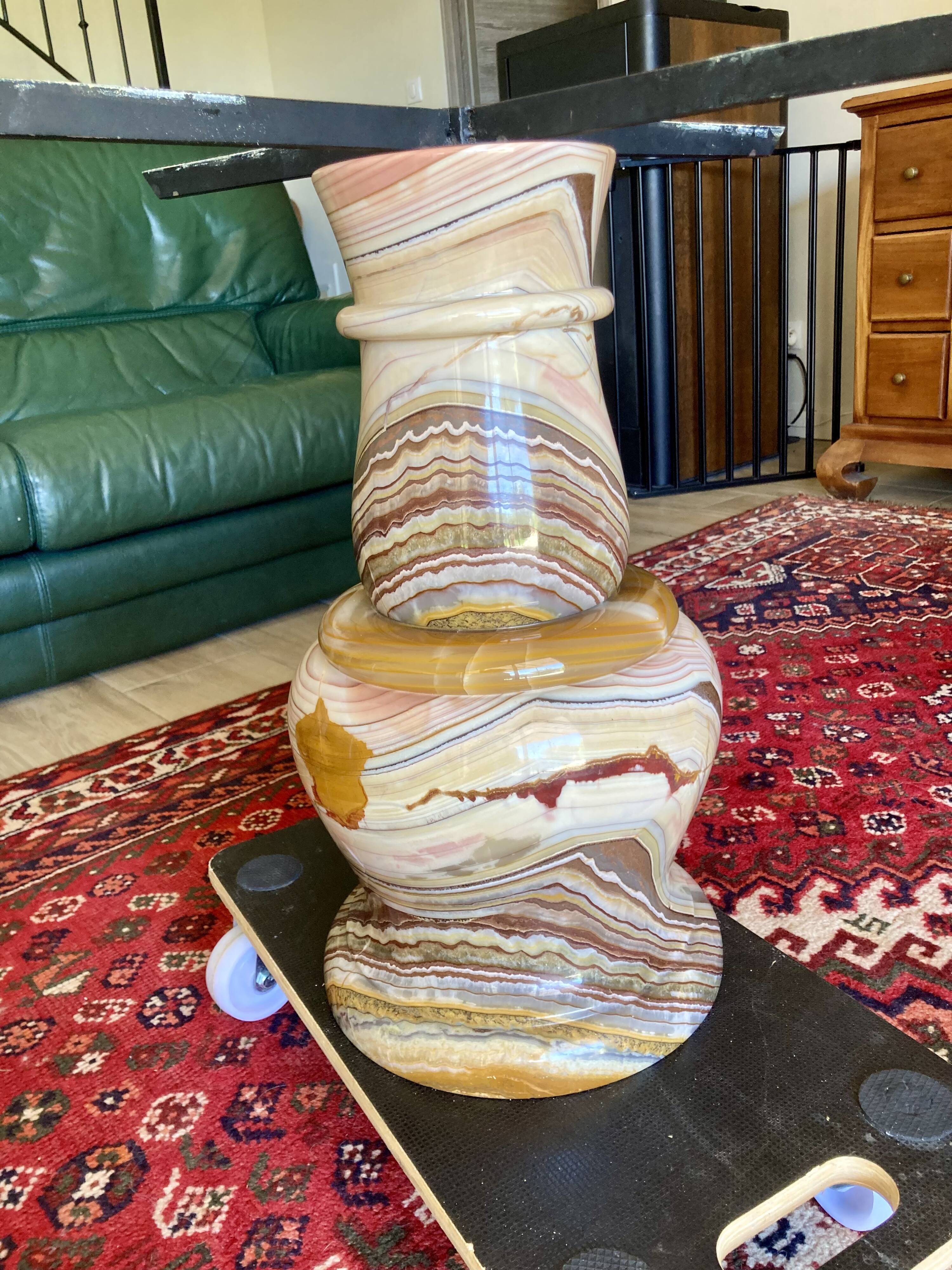 Table basse en onyx forme libre
