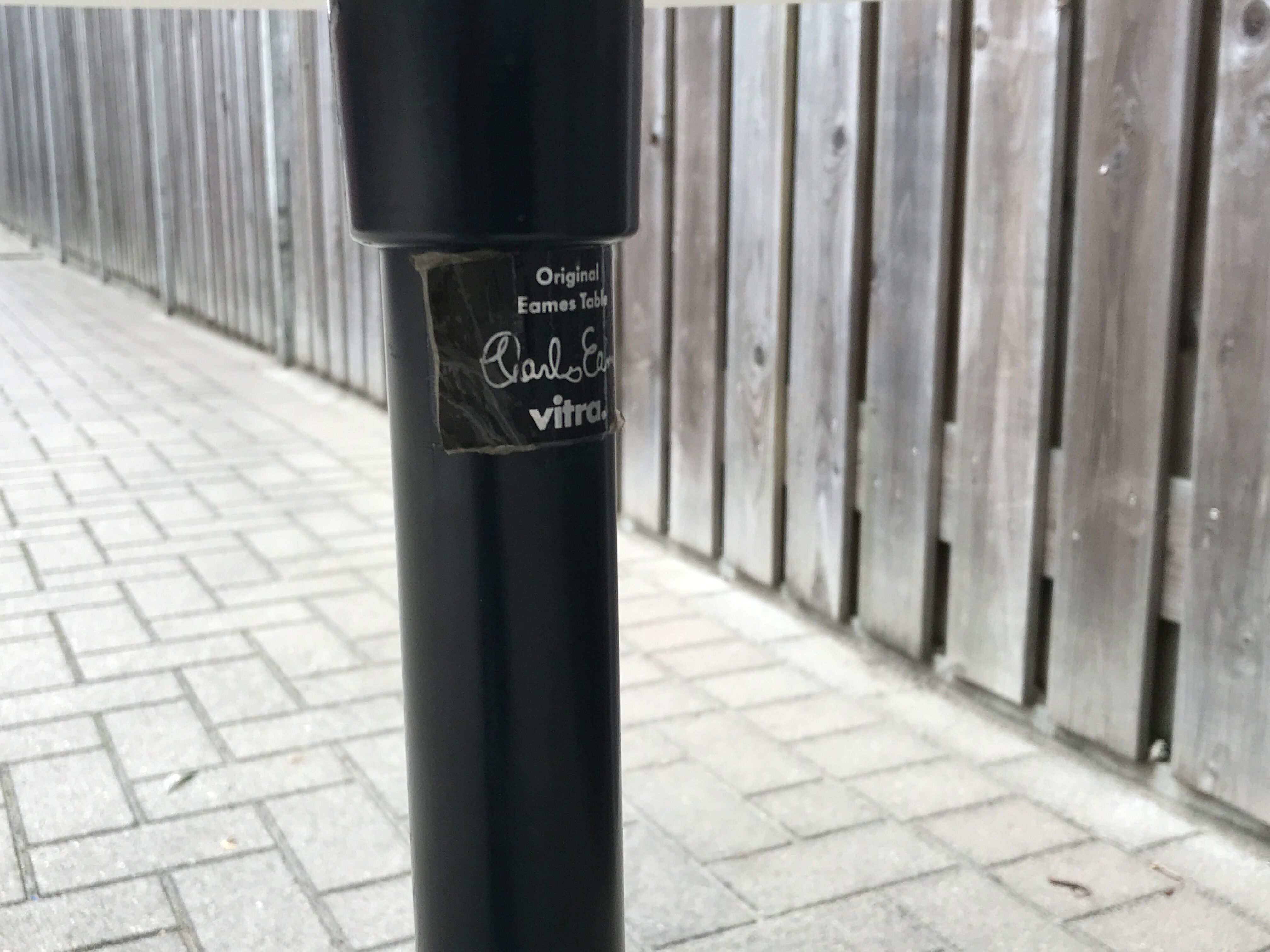 Round dining table by Charles & Ray Eames for Vitra 1980