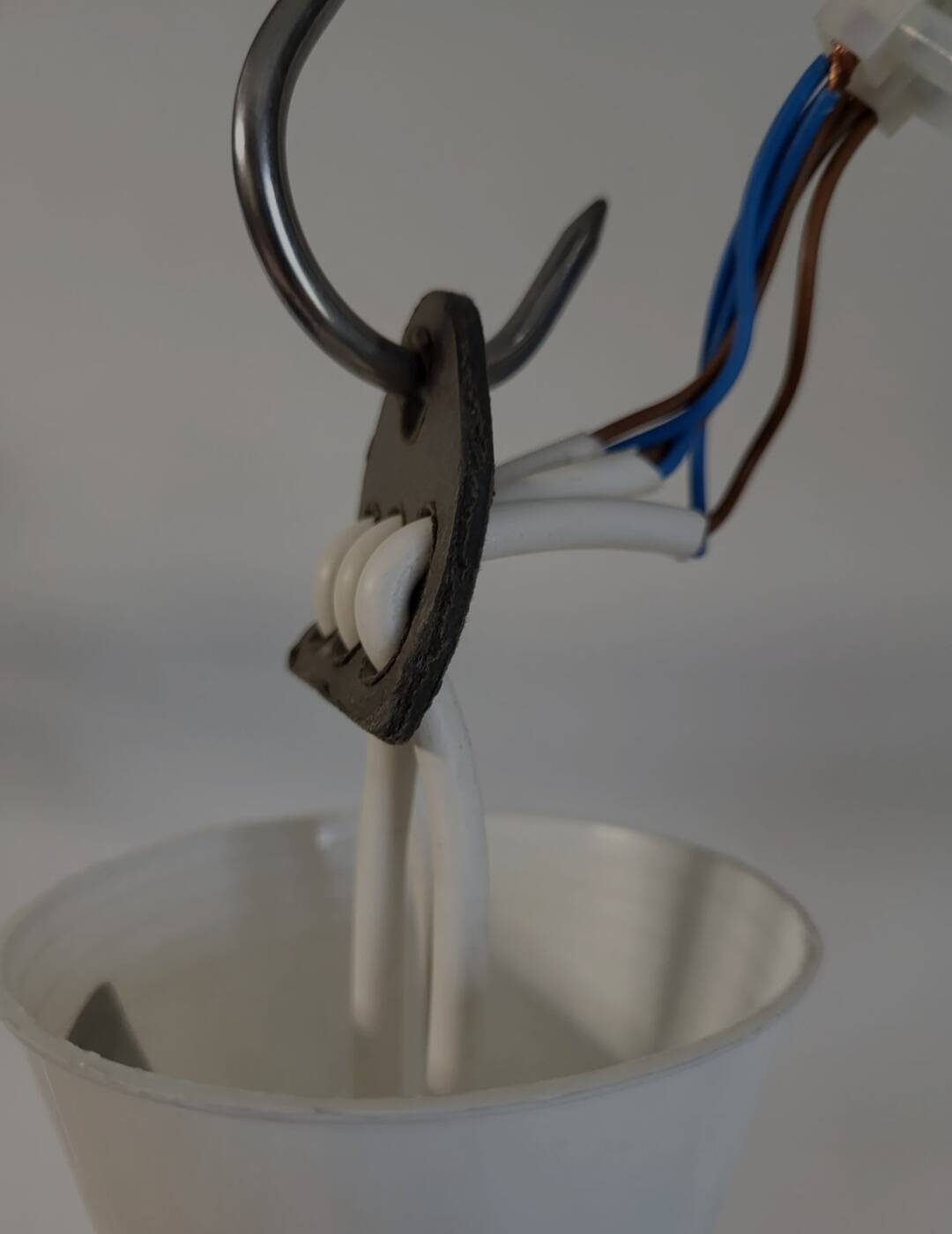 Suspension vintage scandinave en plexiglas et cuivre, probablement danoise