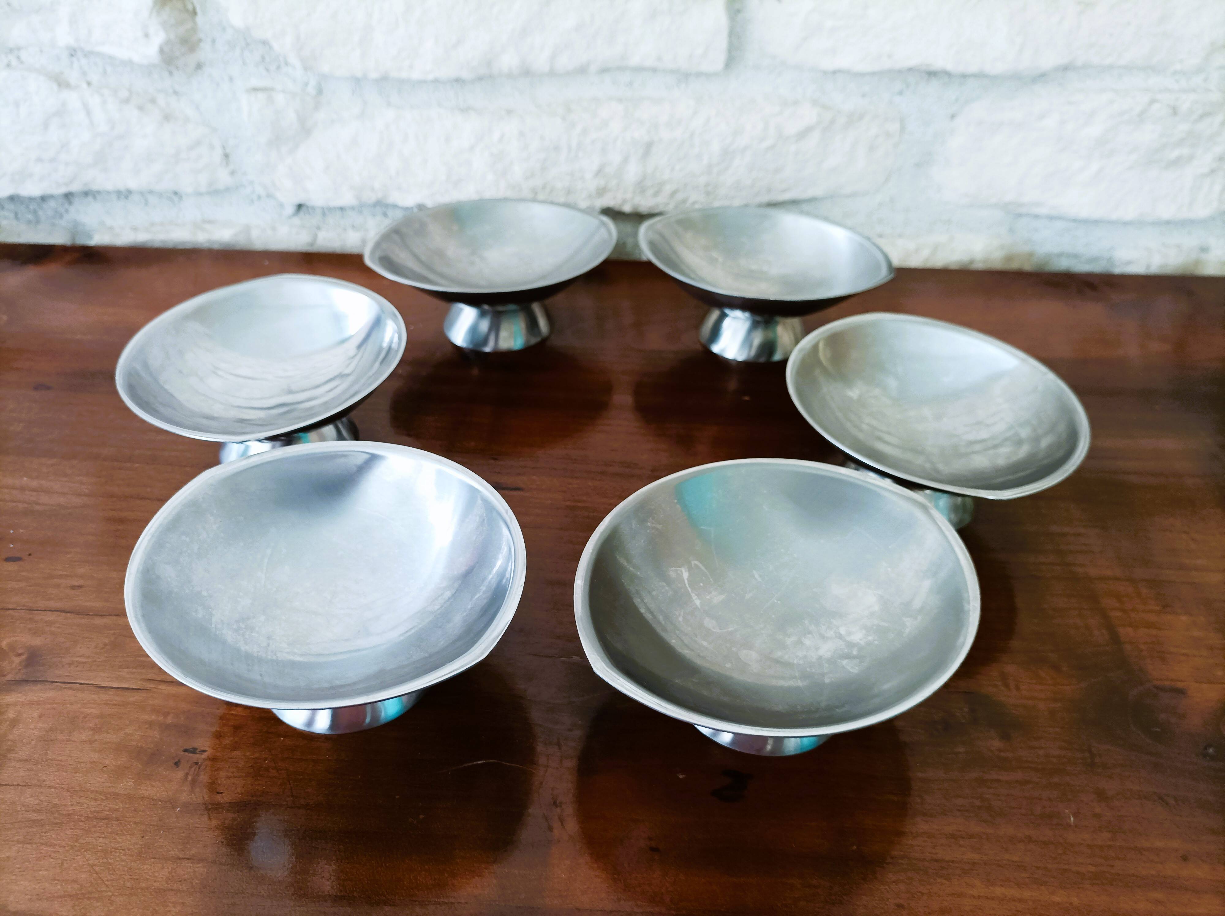 6 ice cream cups and a Guy Degrenne tray