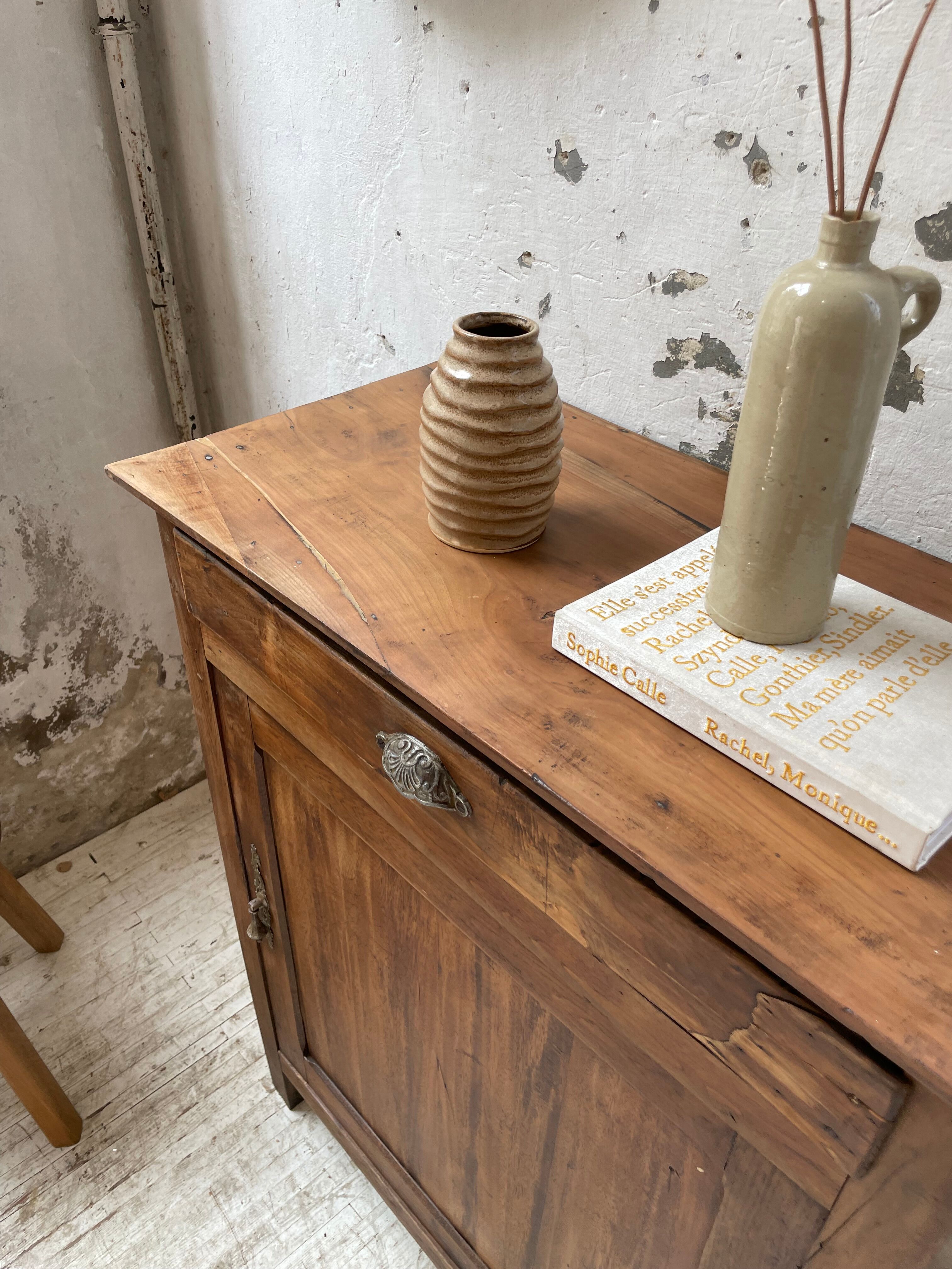 Buffet in oak and pine wood