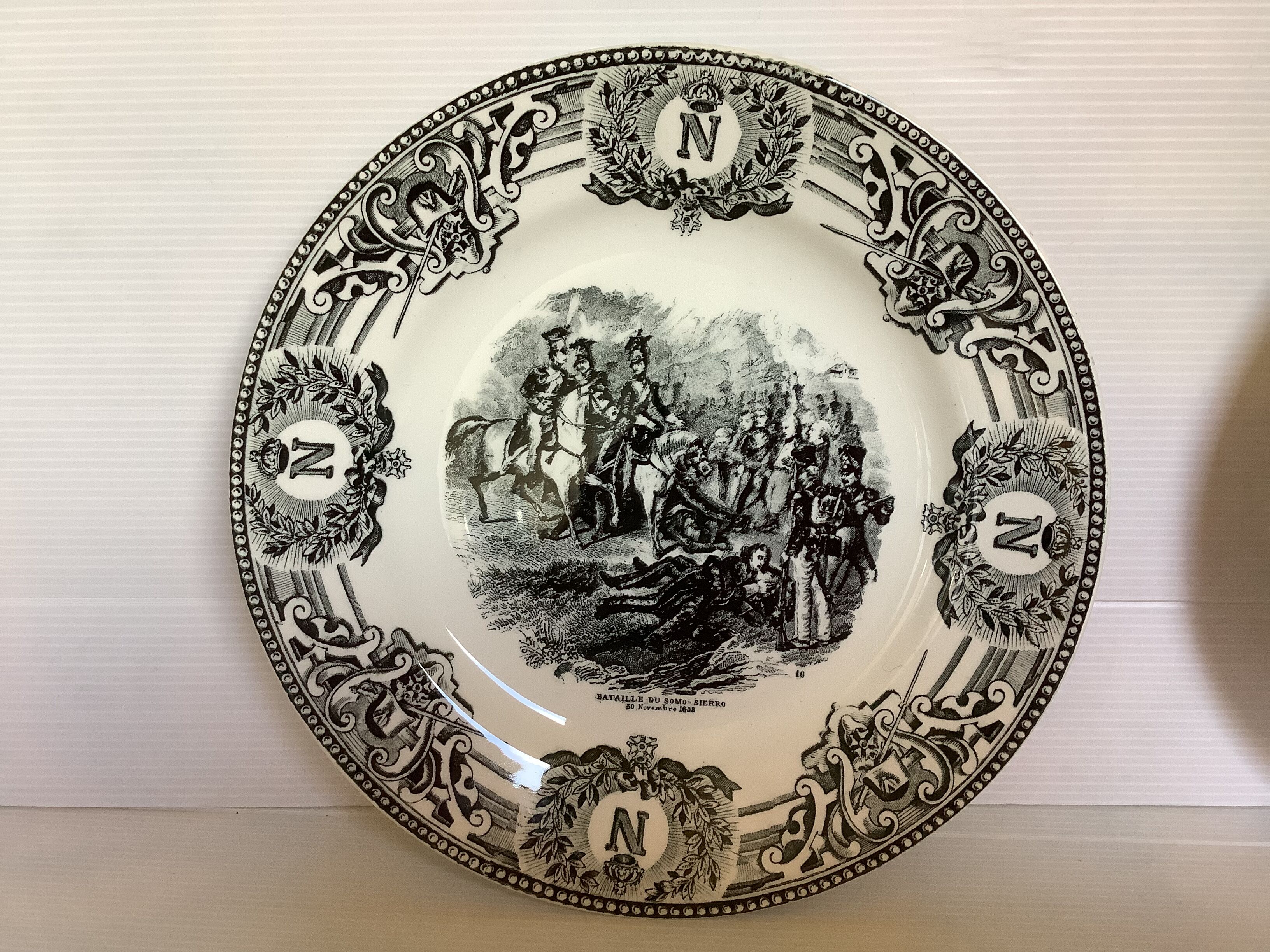 Pair plates Napoléon boch La Louvière Belgium