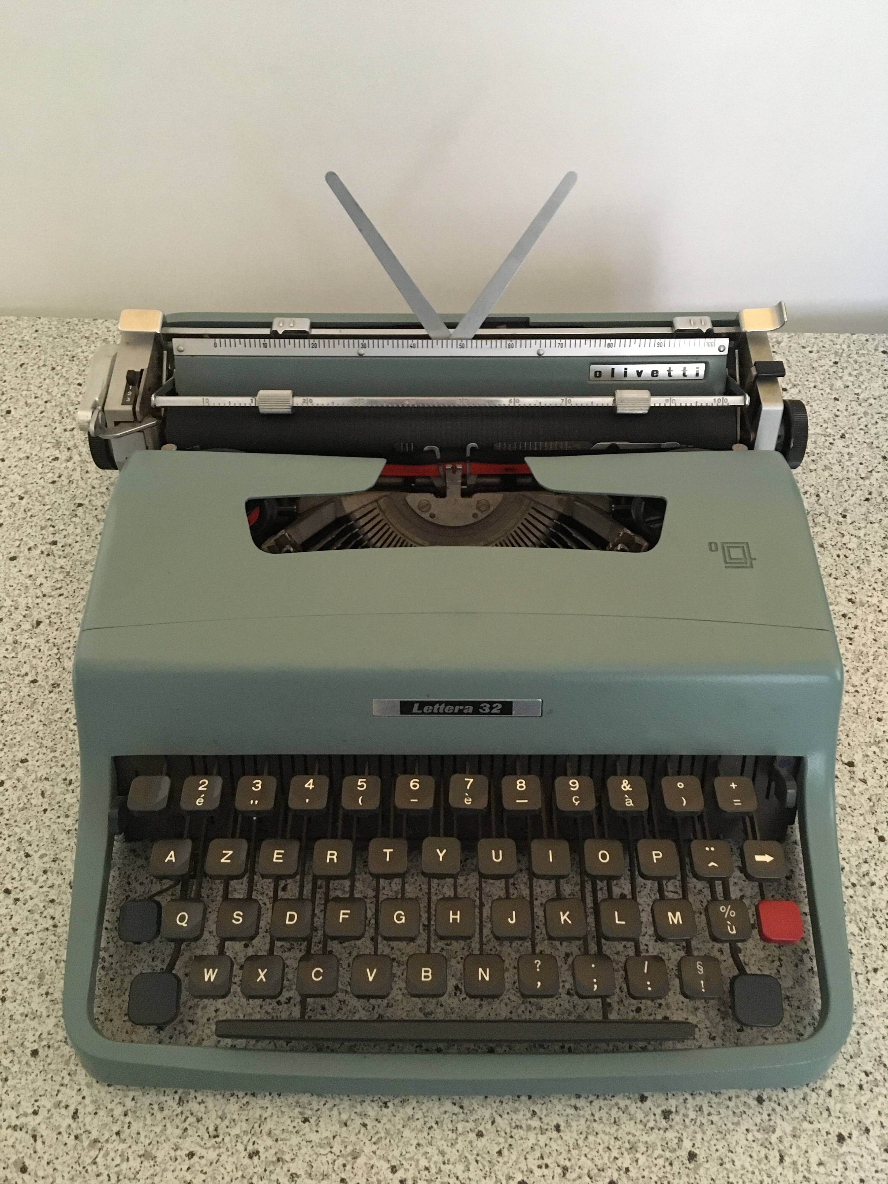 Olivetti Lettera 32 typewriter