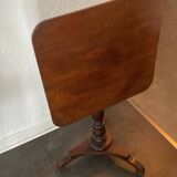 Pedestal table