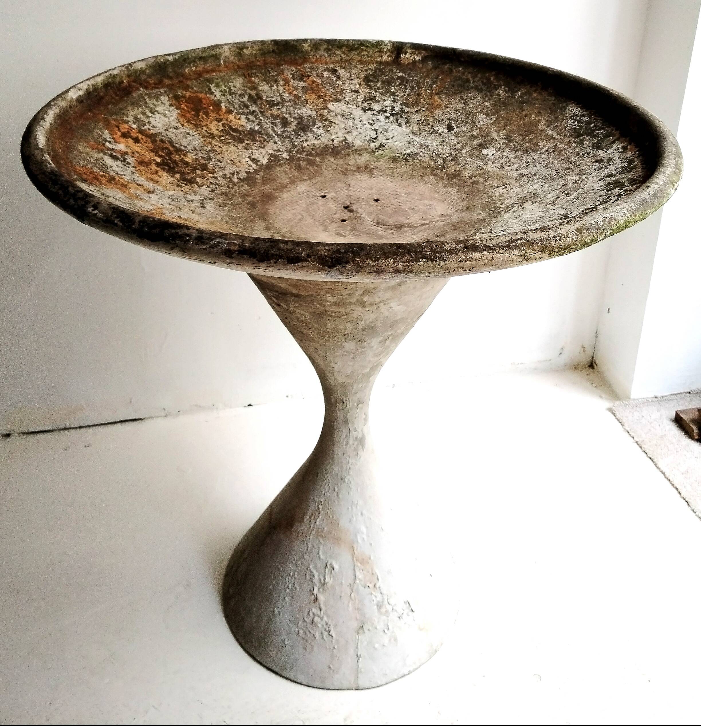 Diabolo planter basin by Anton bee Ed. Eternit from the 60s