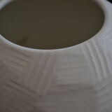 Vase boule à engobe laiteuse