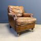 Fauteuil club en cuir des années 1950.
