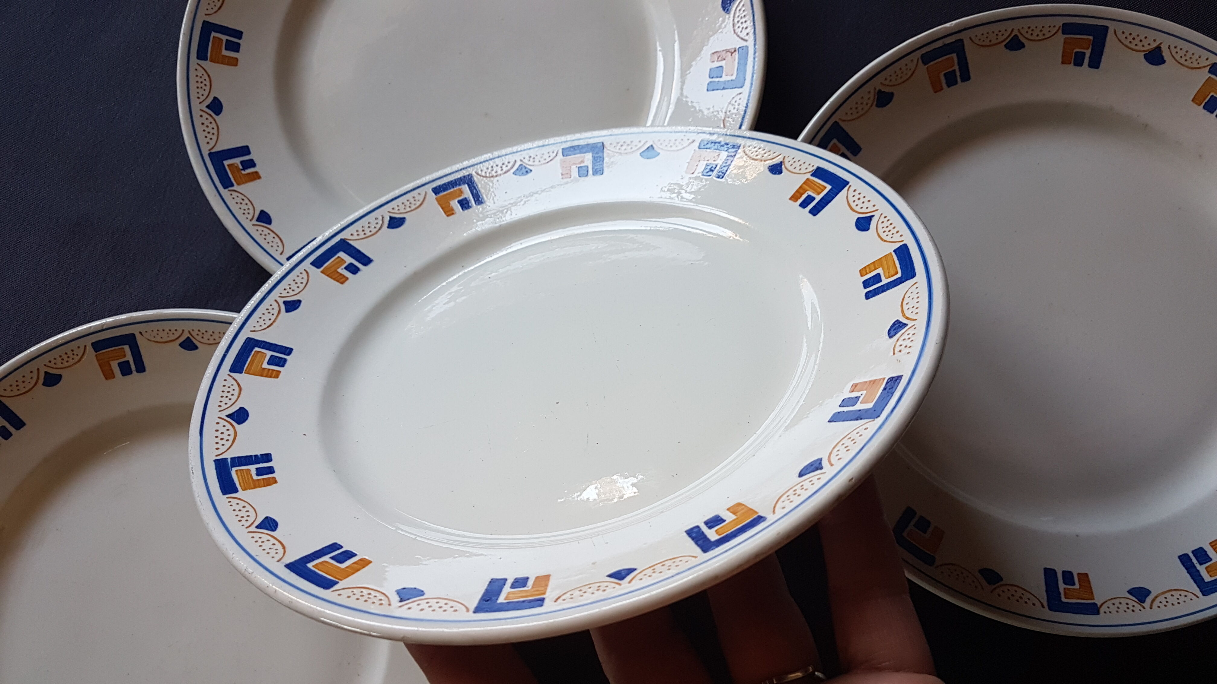 Suite of 4 plates made of Lunéville earthenware
