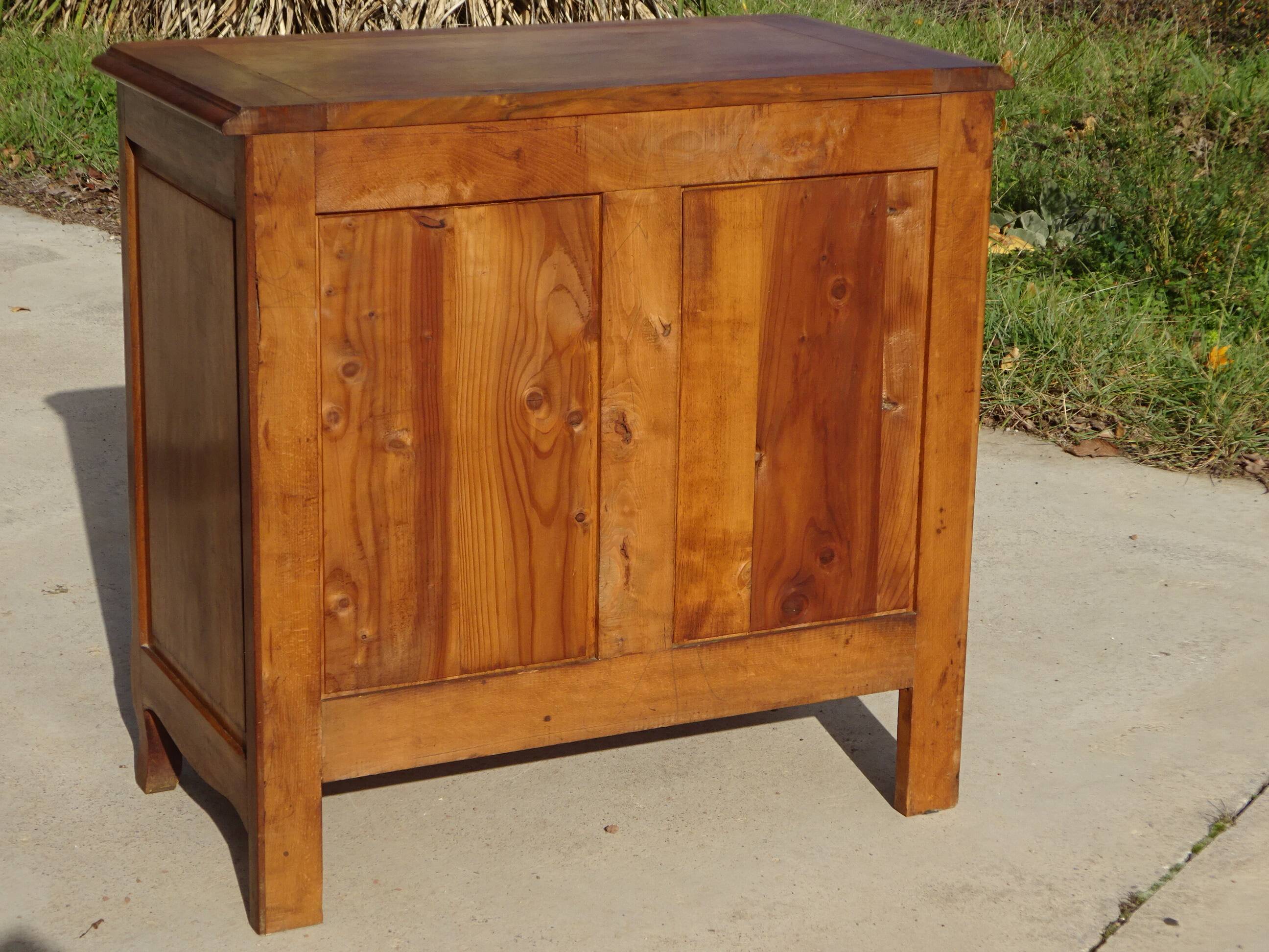 Simple walnut chest of drawers