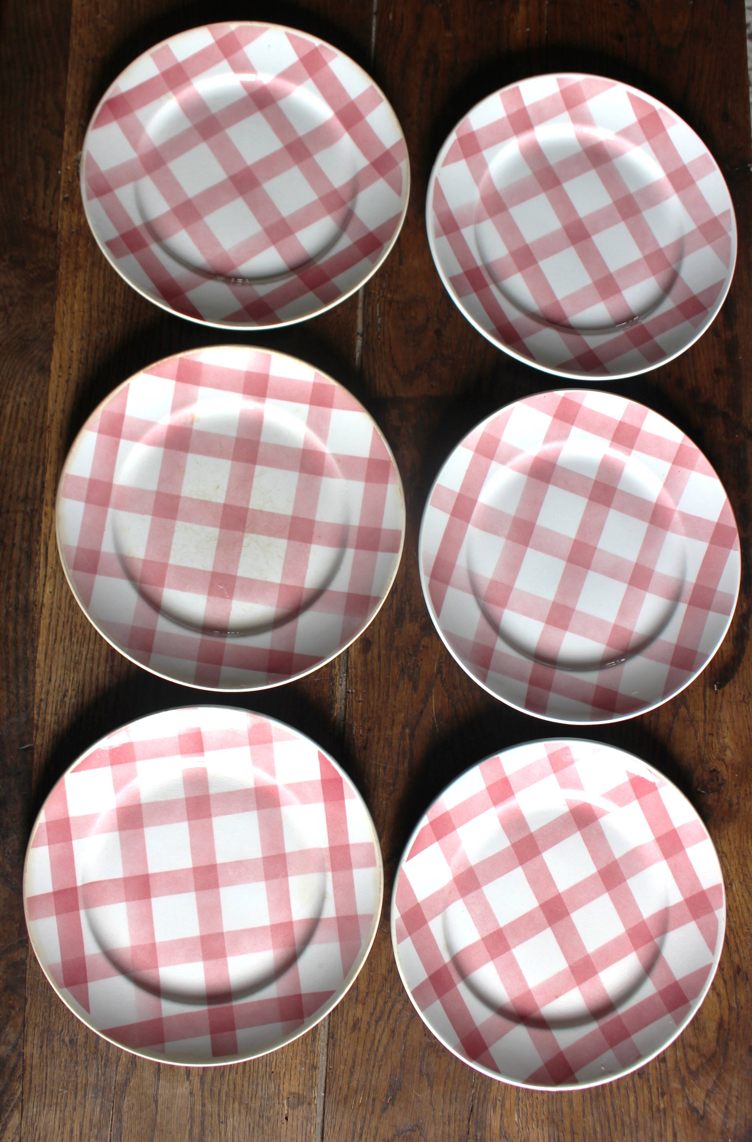 A set of 6 flat plates Nappe Rose Moulin des Loups