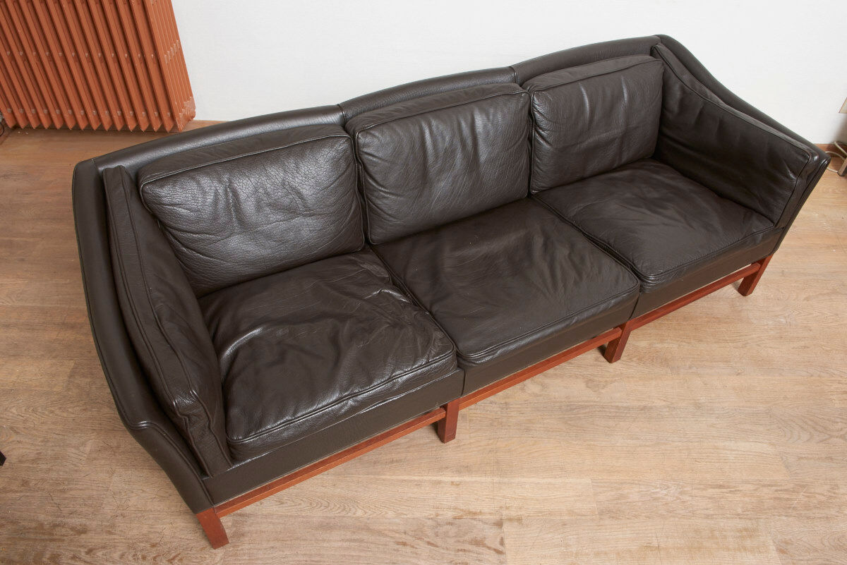 Scandinavian couch in leather and teak 1963