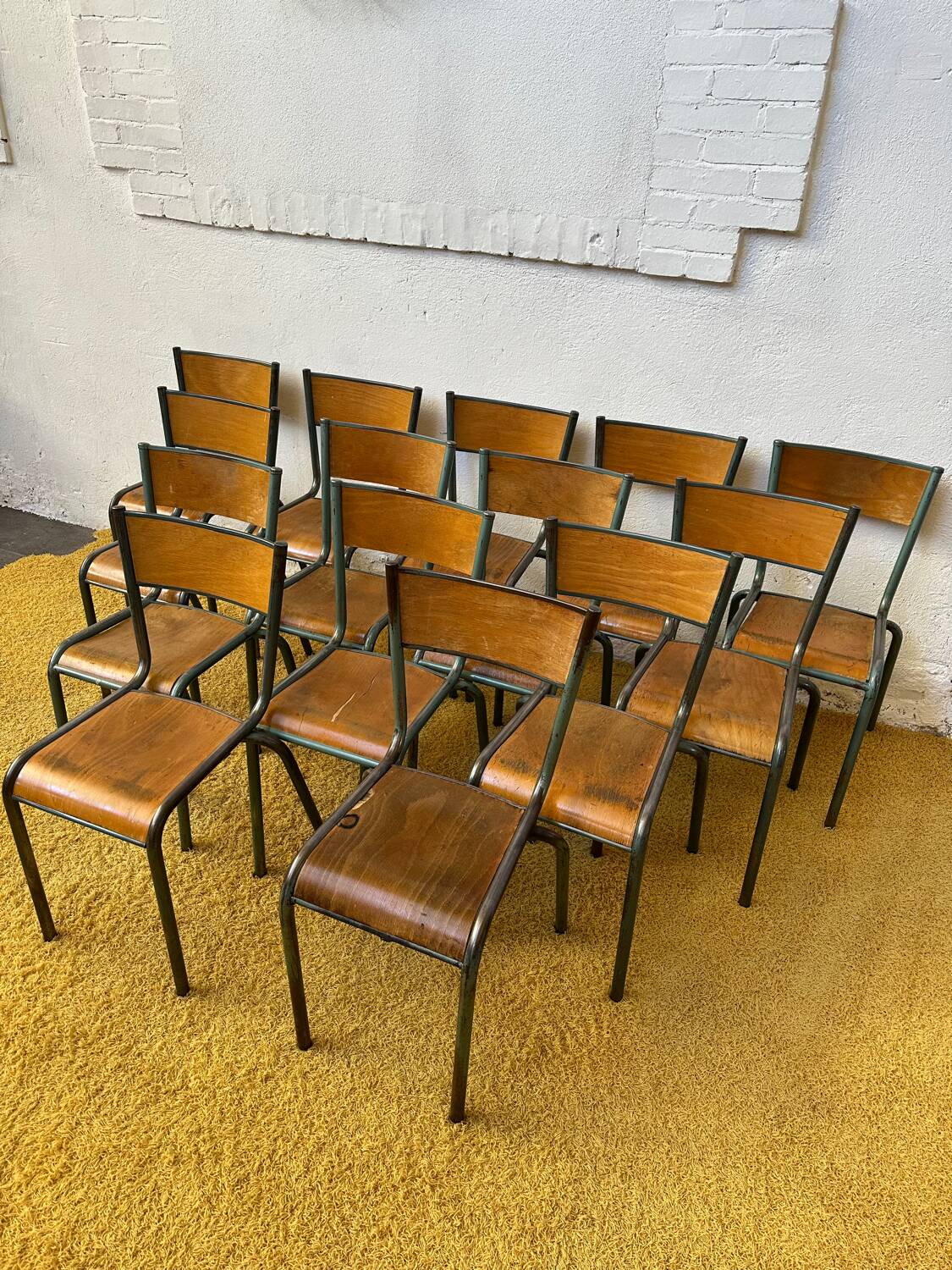 Lot 14 chaises d’école