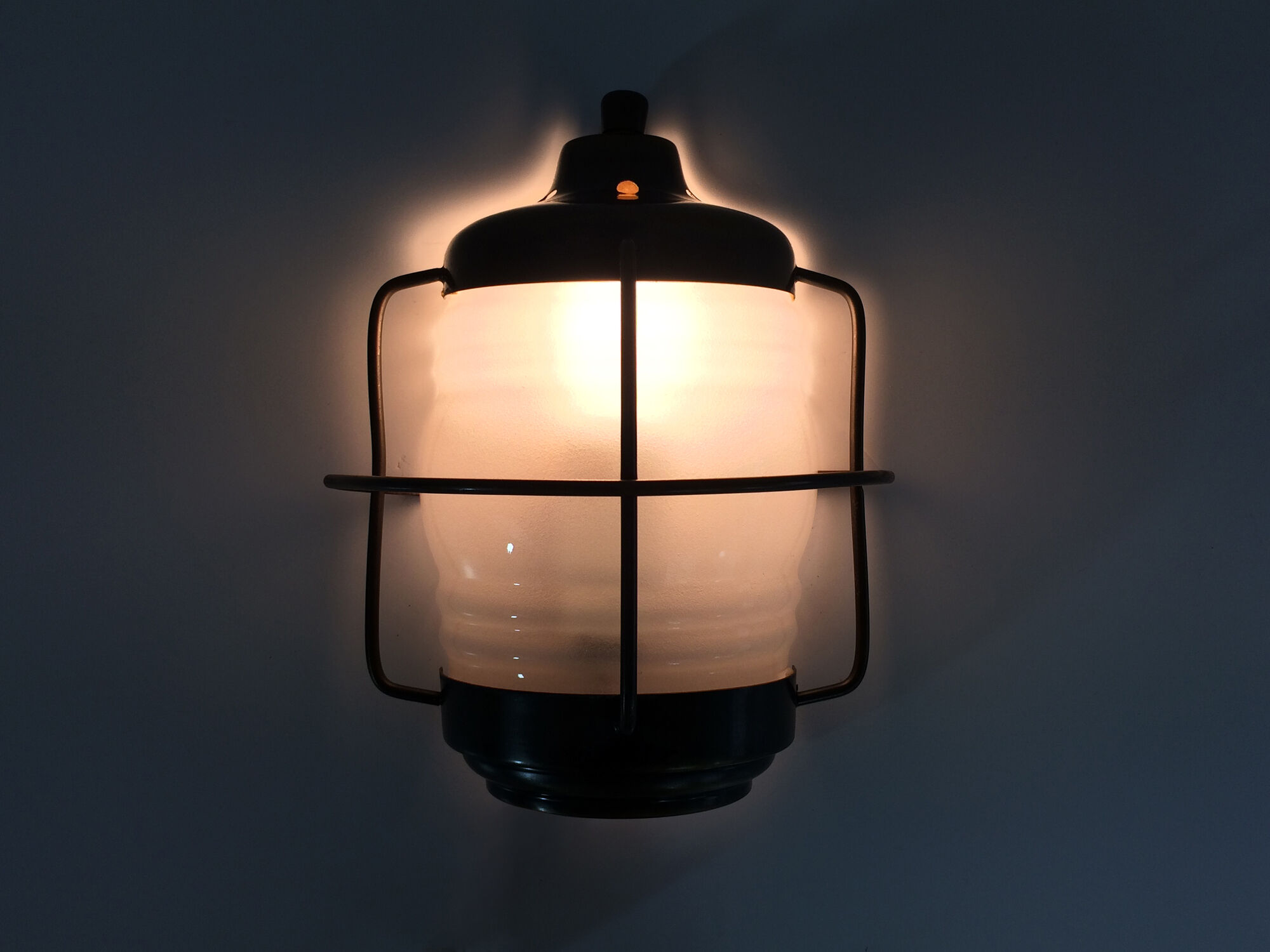 Old wall lamp type porthole in brass and glass. Navy style applique. Year 50