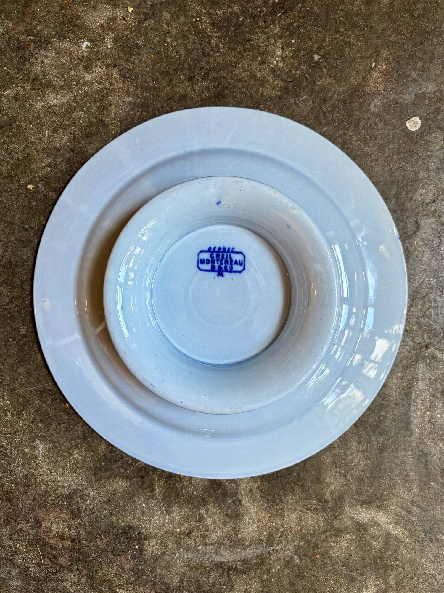 Assiette à gâteau Creil et Montereau en faïence bleue, service "Japon" vers 1895