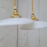 Duo of suspensions in white opaline