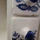 Wall-mounted kitchen shelf