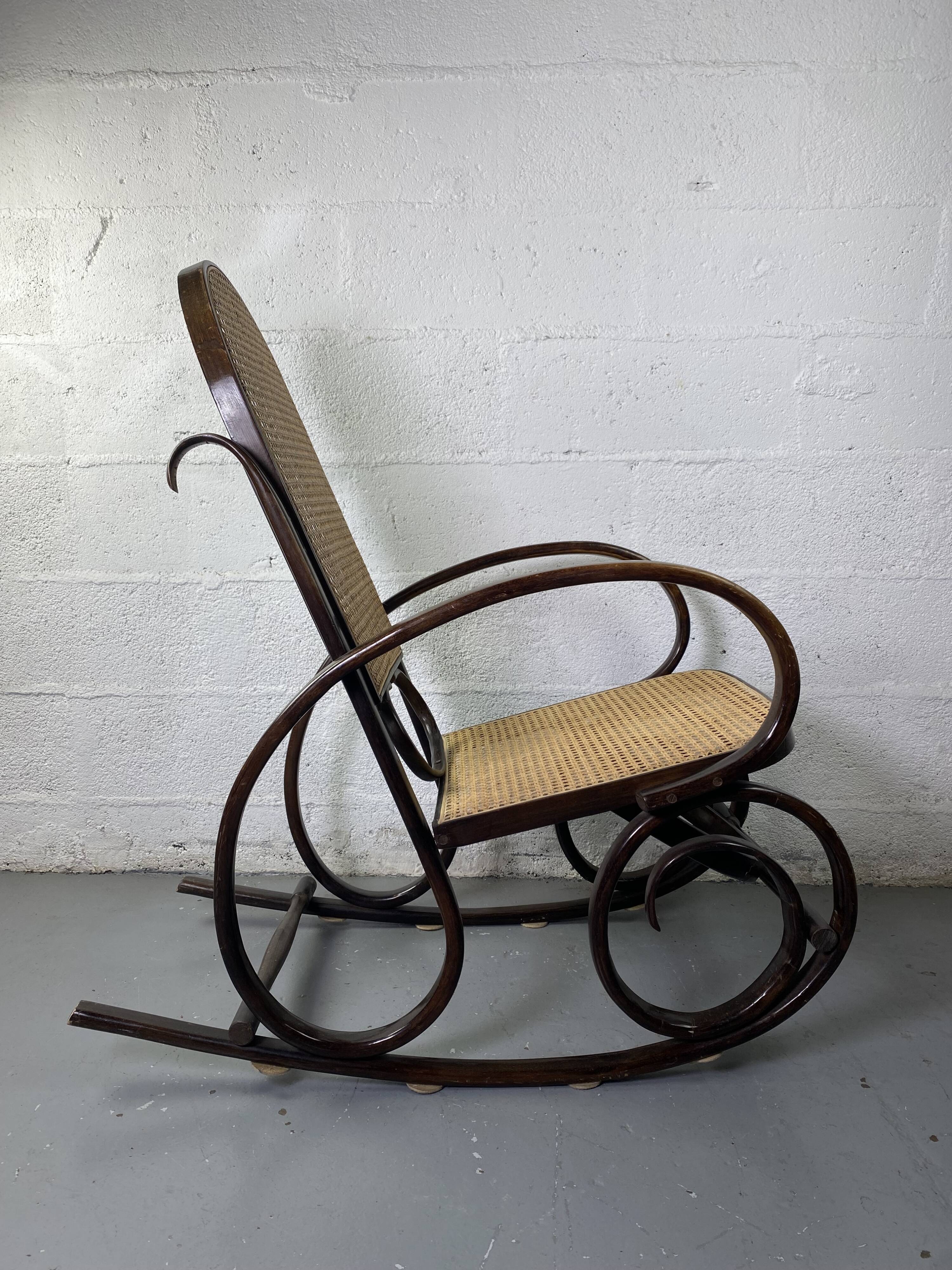 Rocking chair Chair in wood and Cannage from the 70s