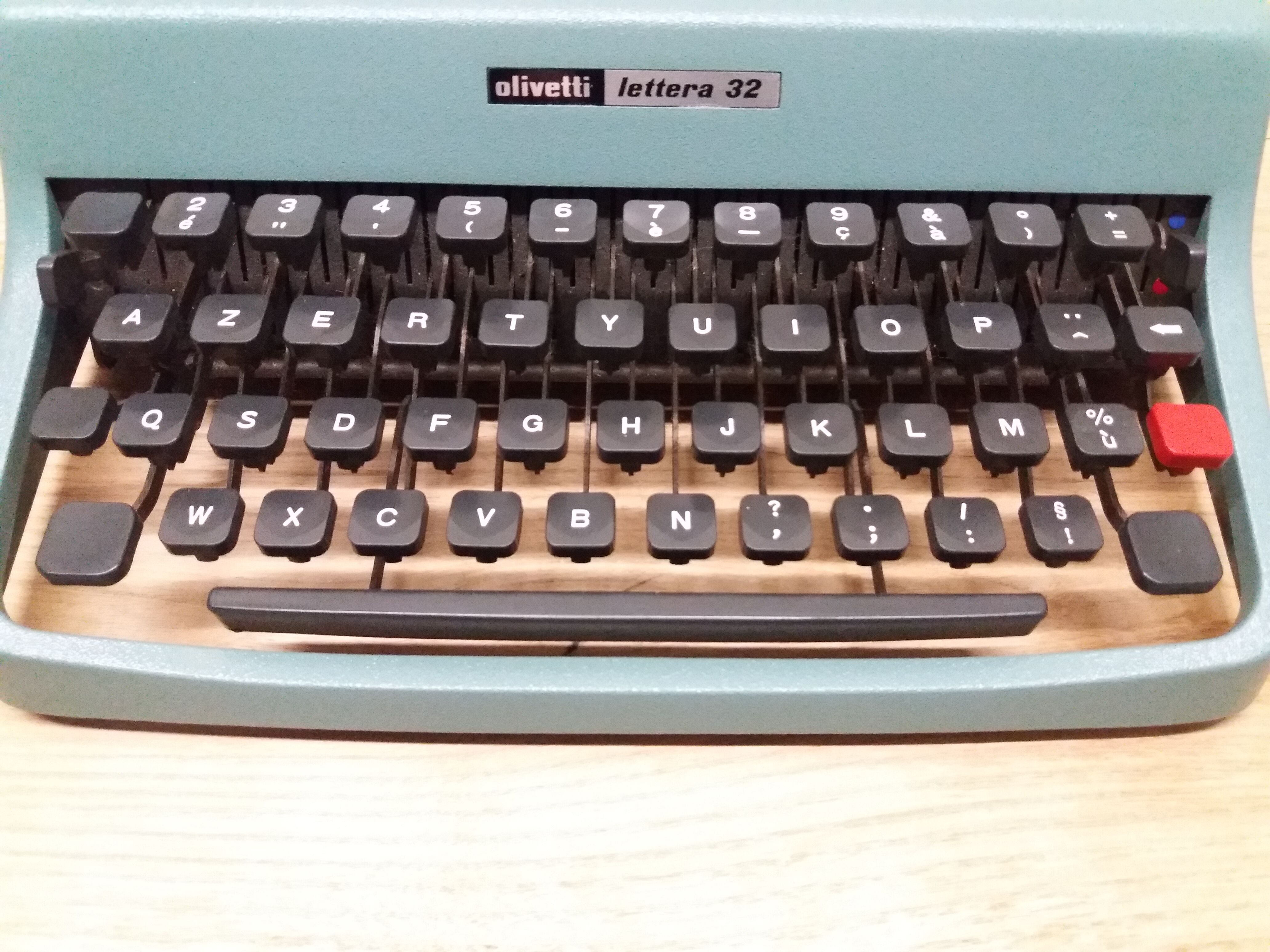 Machine à écrire Olivetti Lettera 32